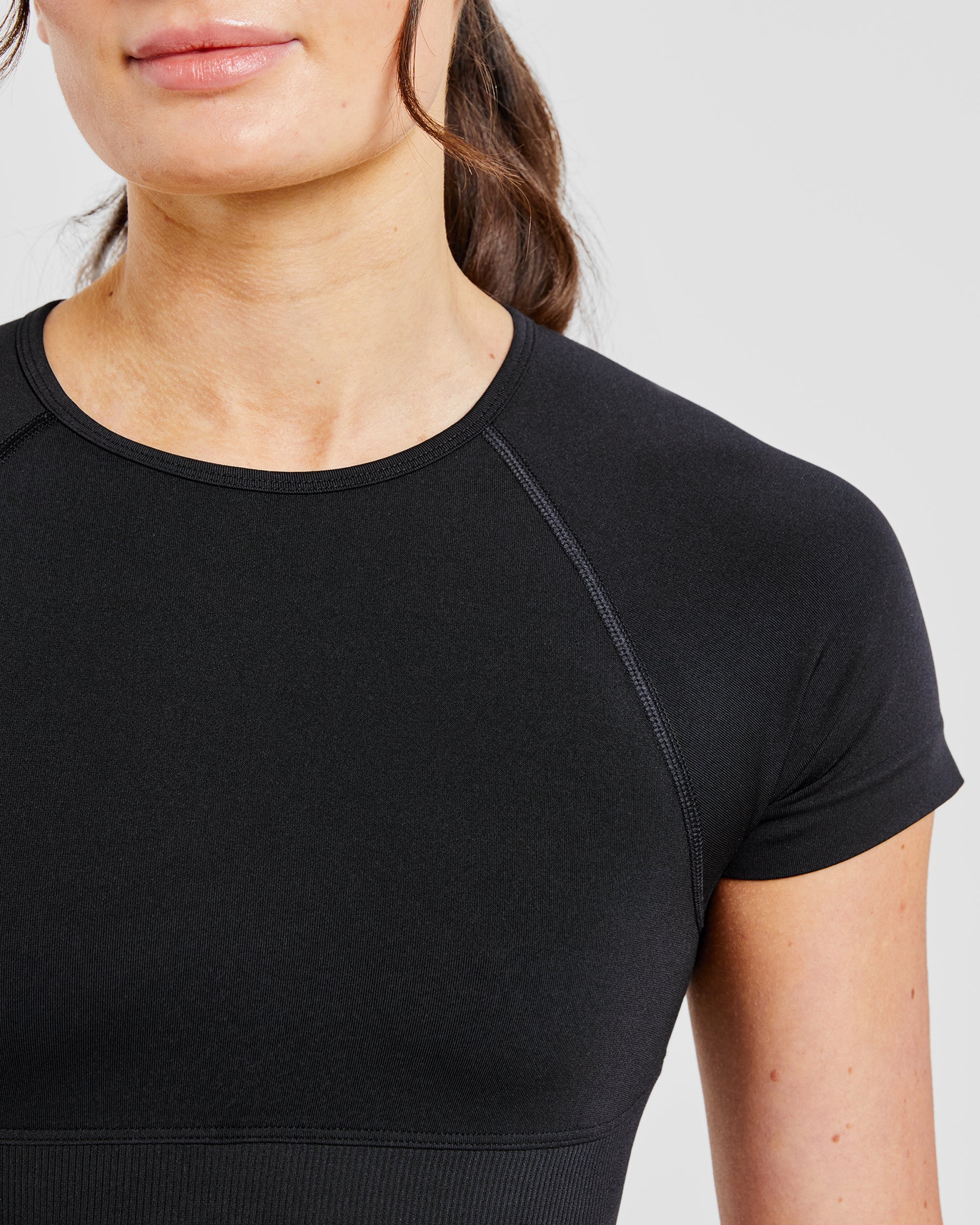 Adapt Seamless Crop Top - Schwarz