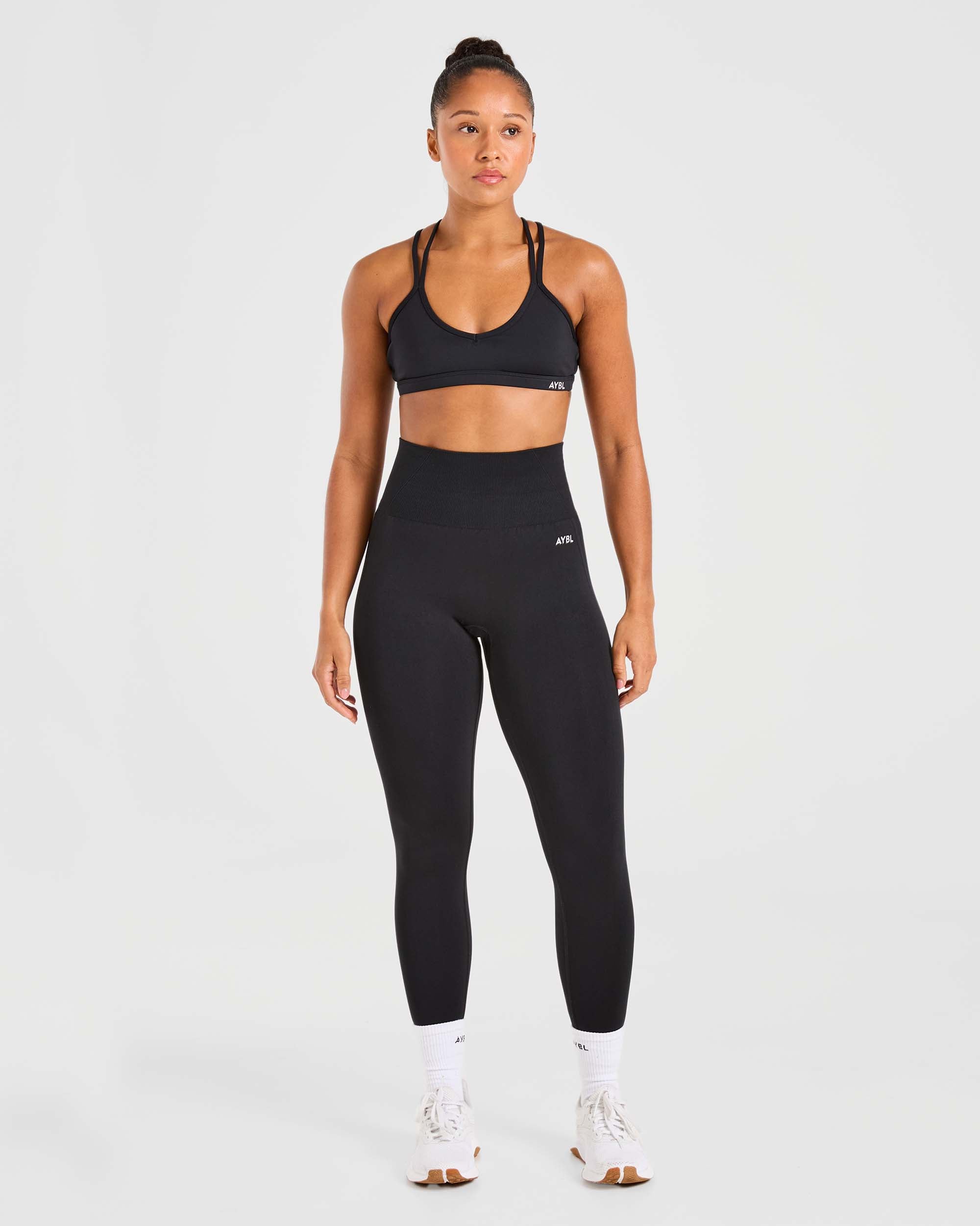 Essential Strappy Sports Bra - Schwarz