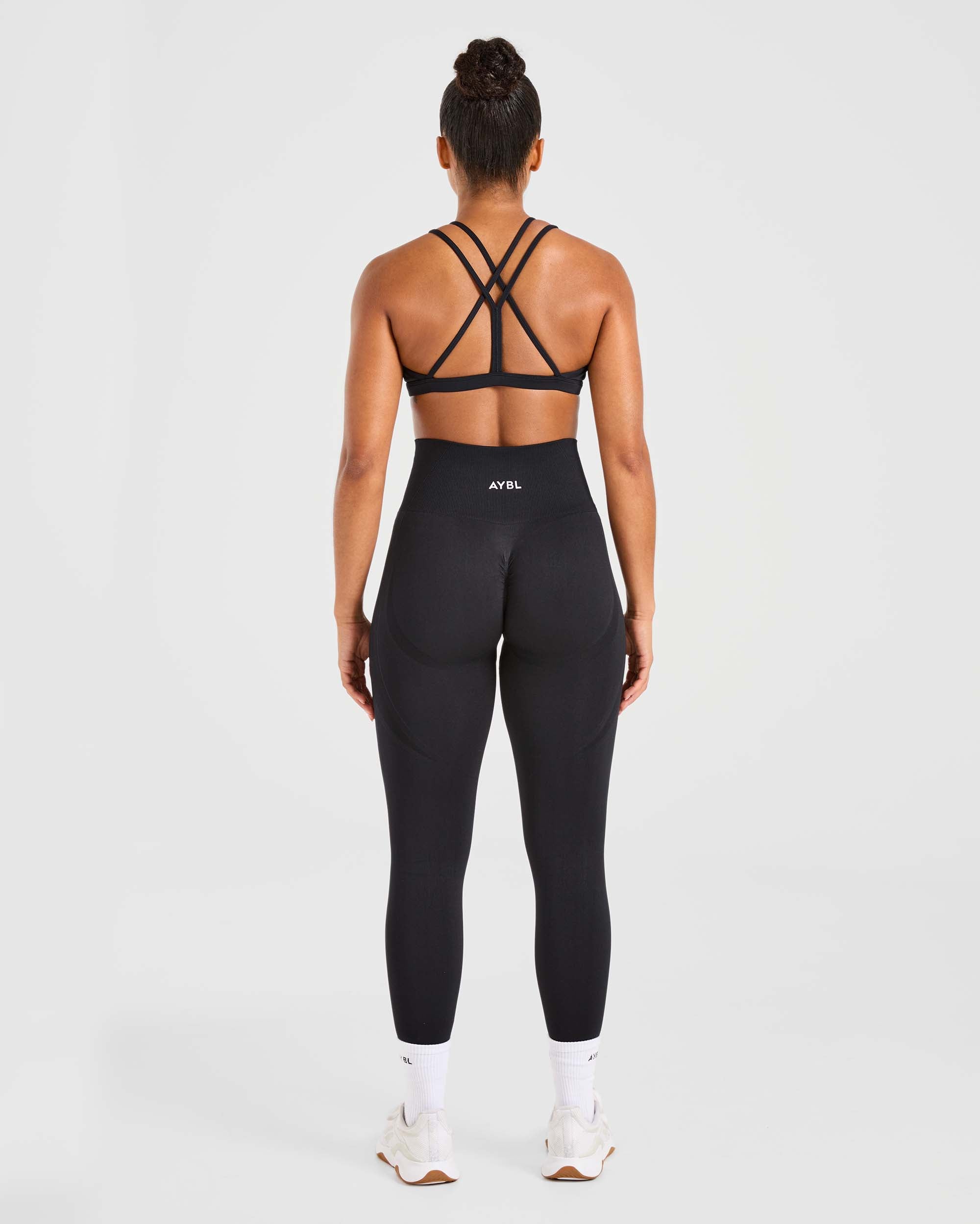 Essential Strappy Sports Bra - Schwarz