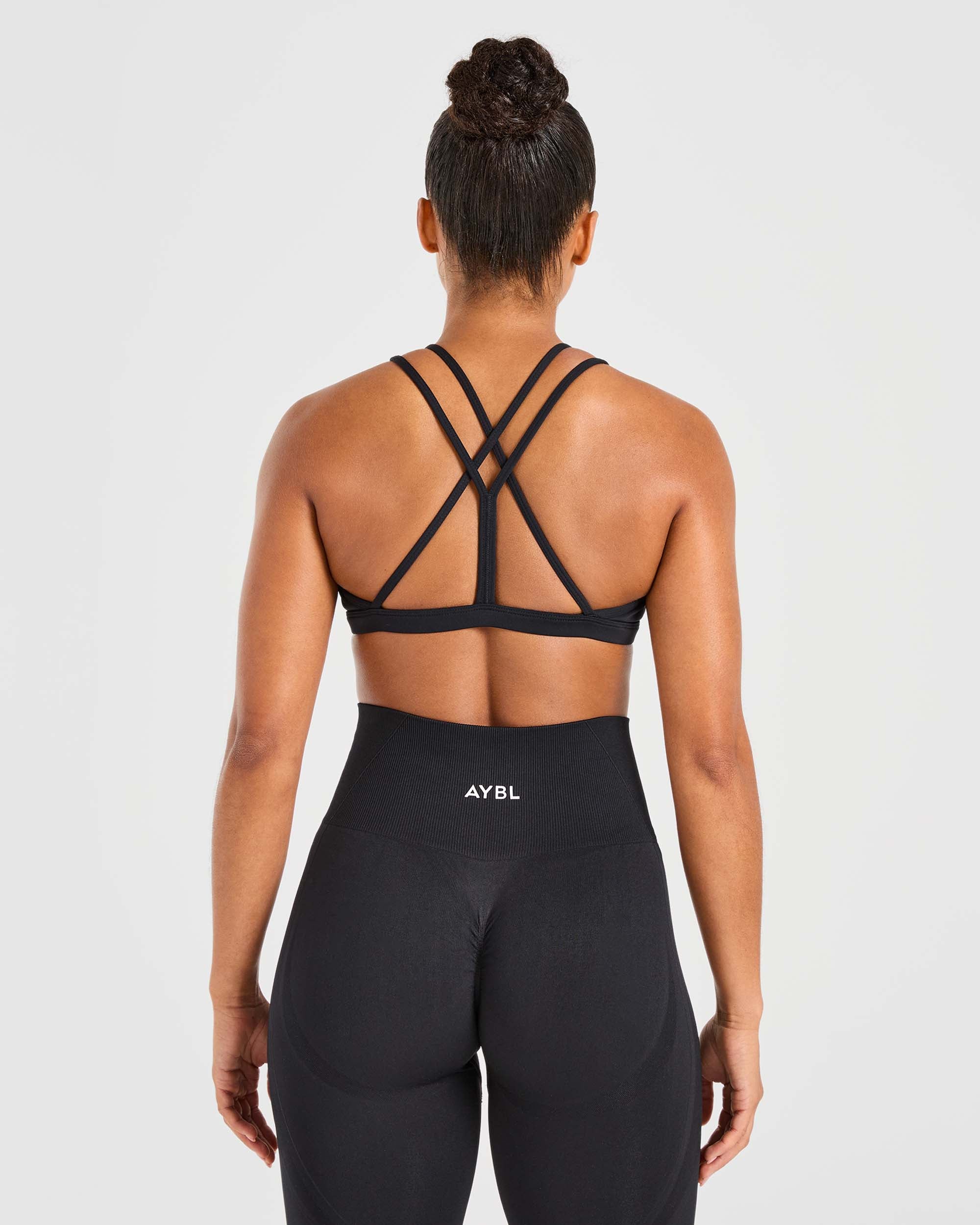 Essential Strappy Sports Bra - Schwarz