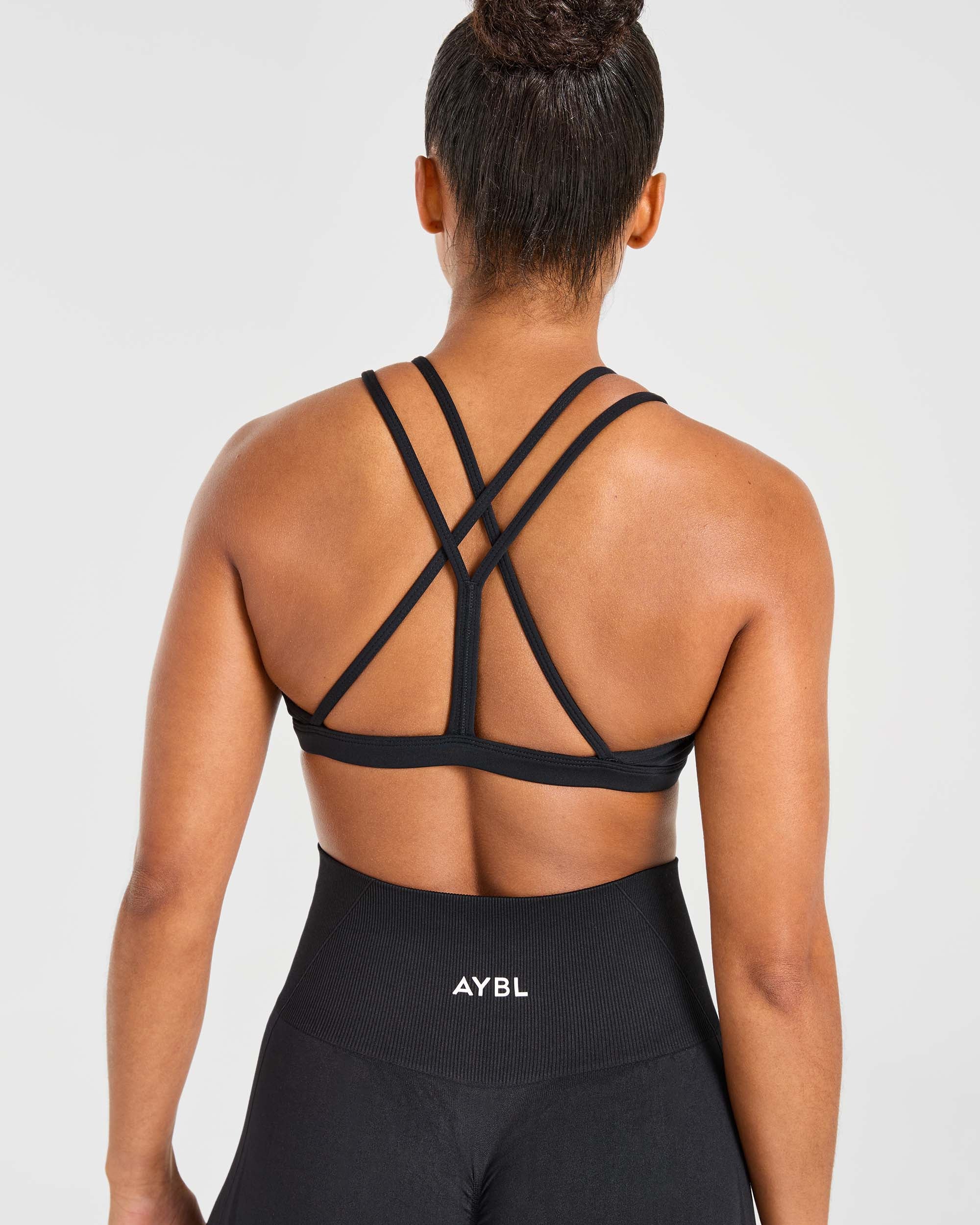 Essential Strappy Sports Bra - Schwarz