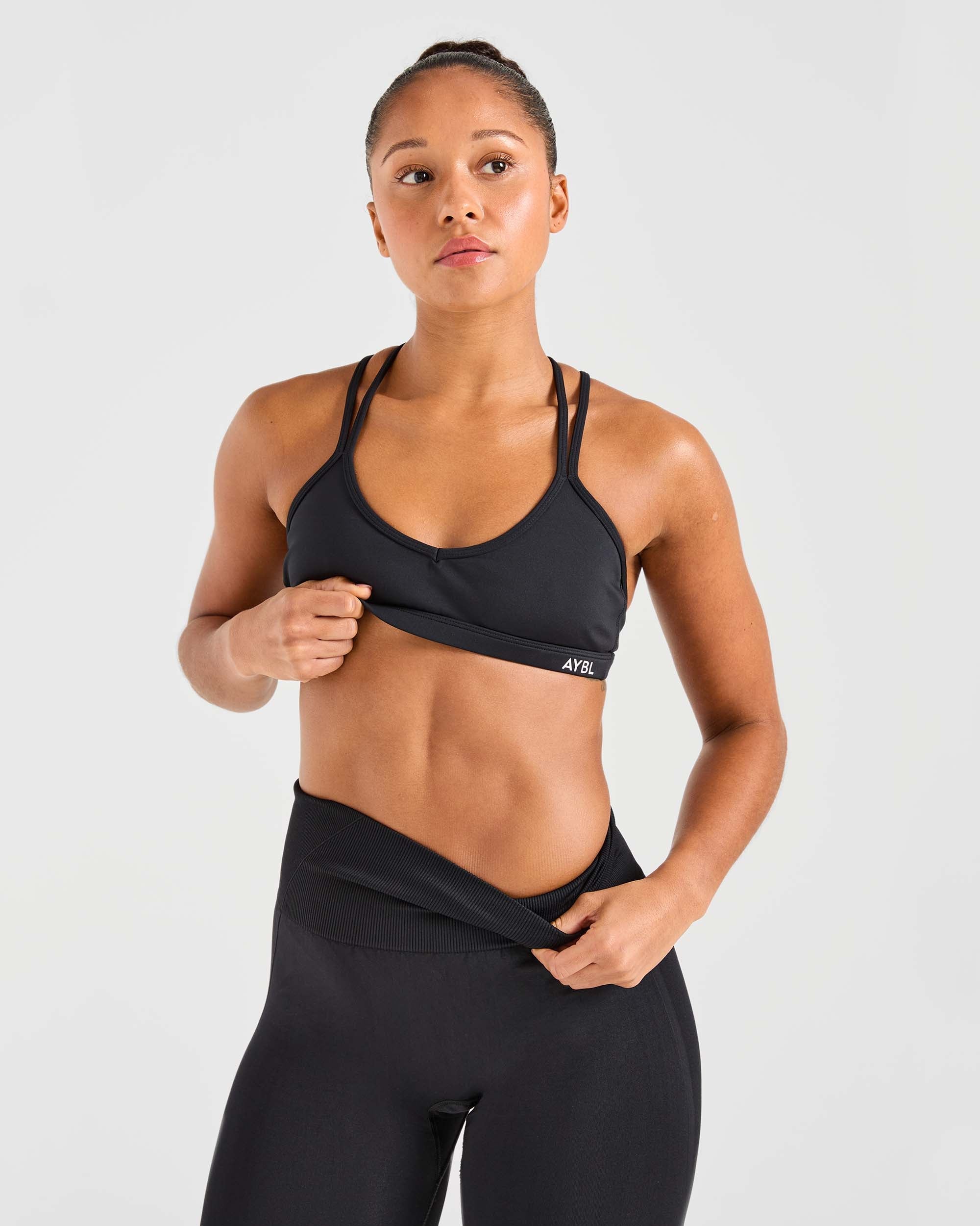 Essential Strappy Sports Bra - Schwarz