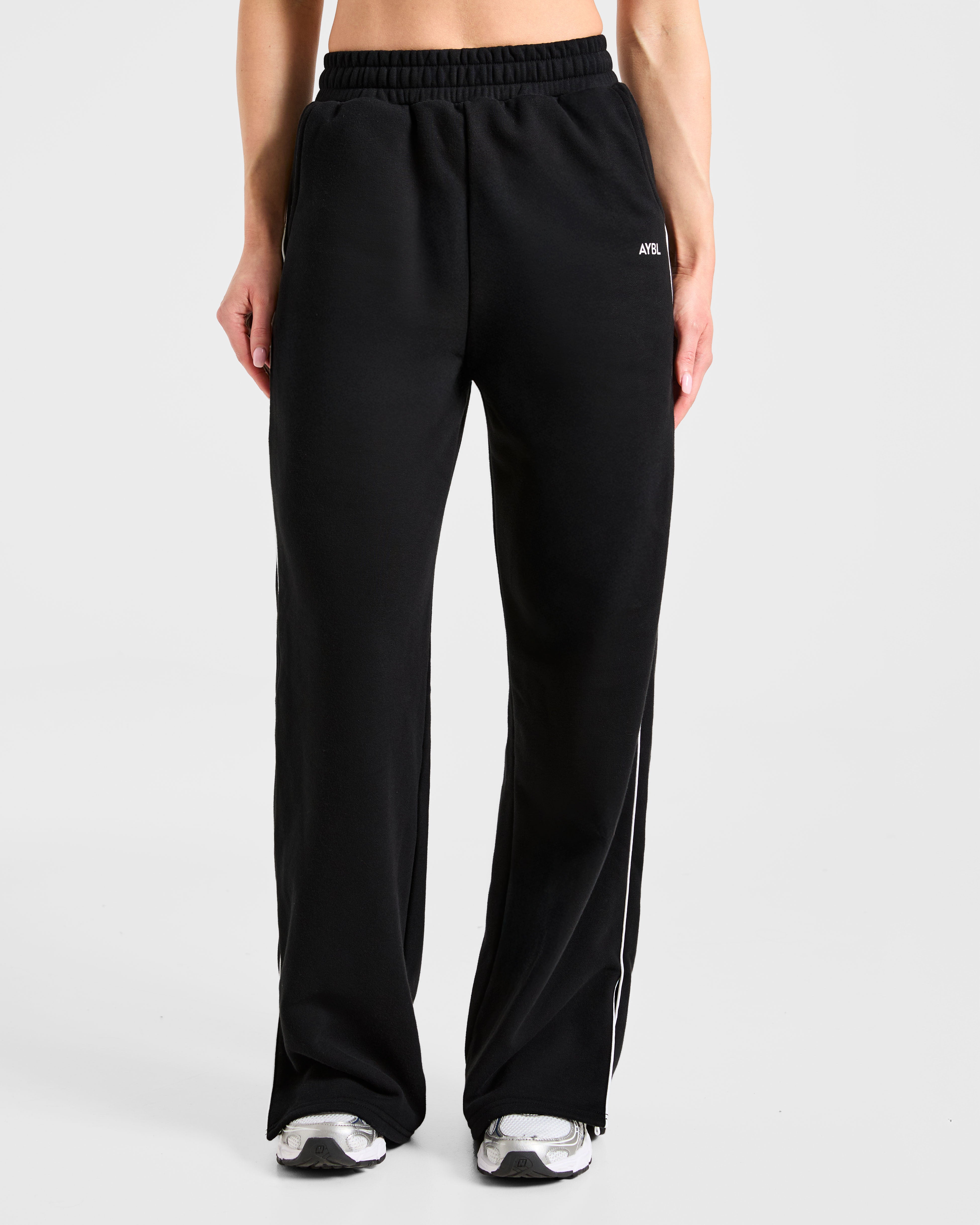 Form Straight Leg Joggers - Schwarz