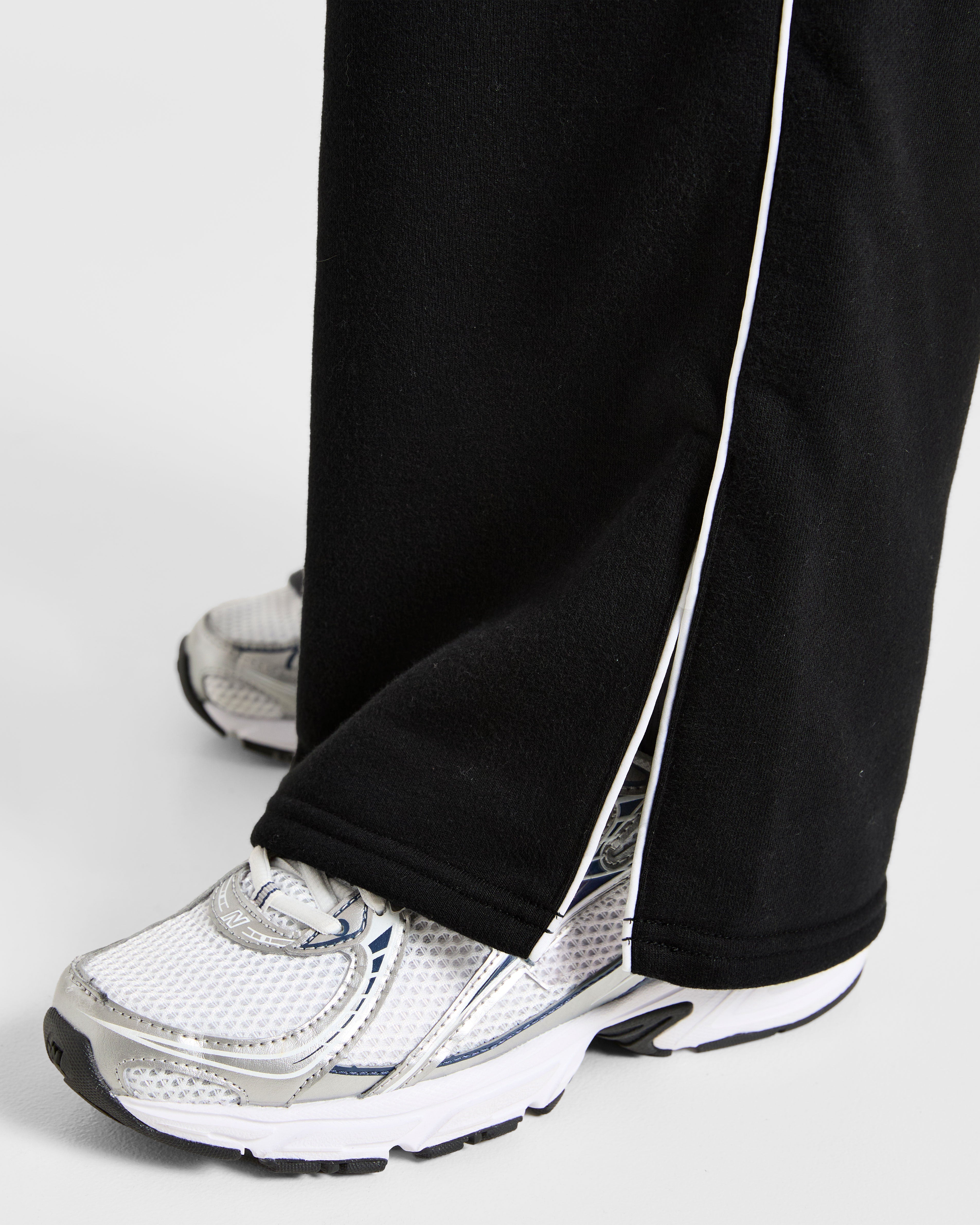 Form Straight Leg Joggers - Schwarz