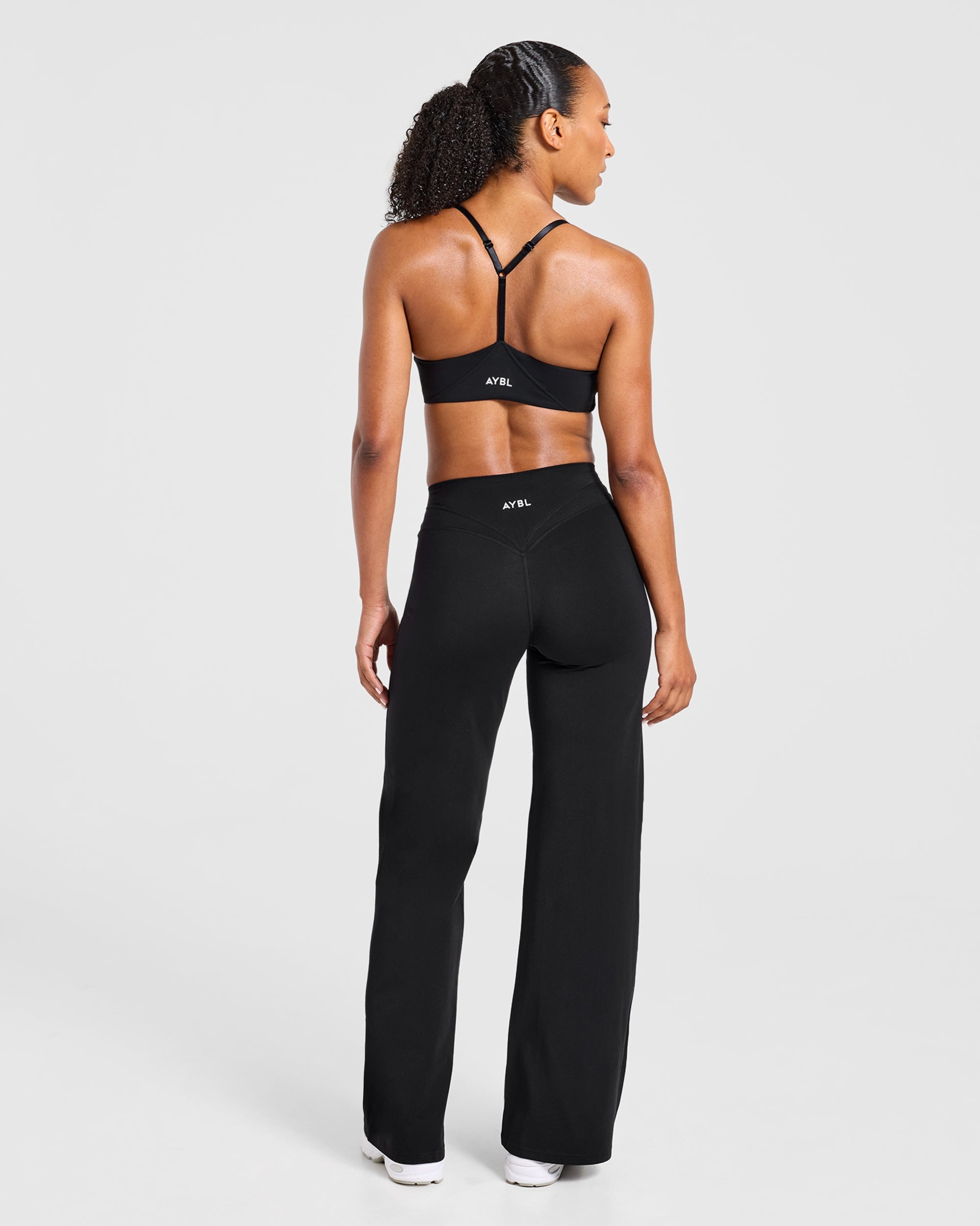 Engage Sports Bra - Schwarz