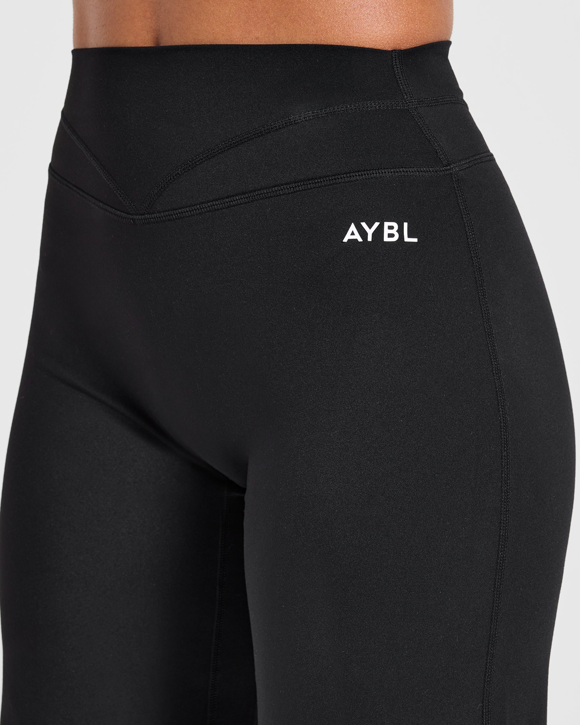 Engage Straight Leg Leggings - Schwarz