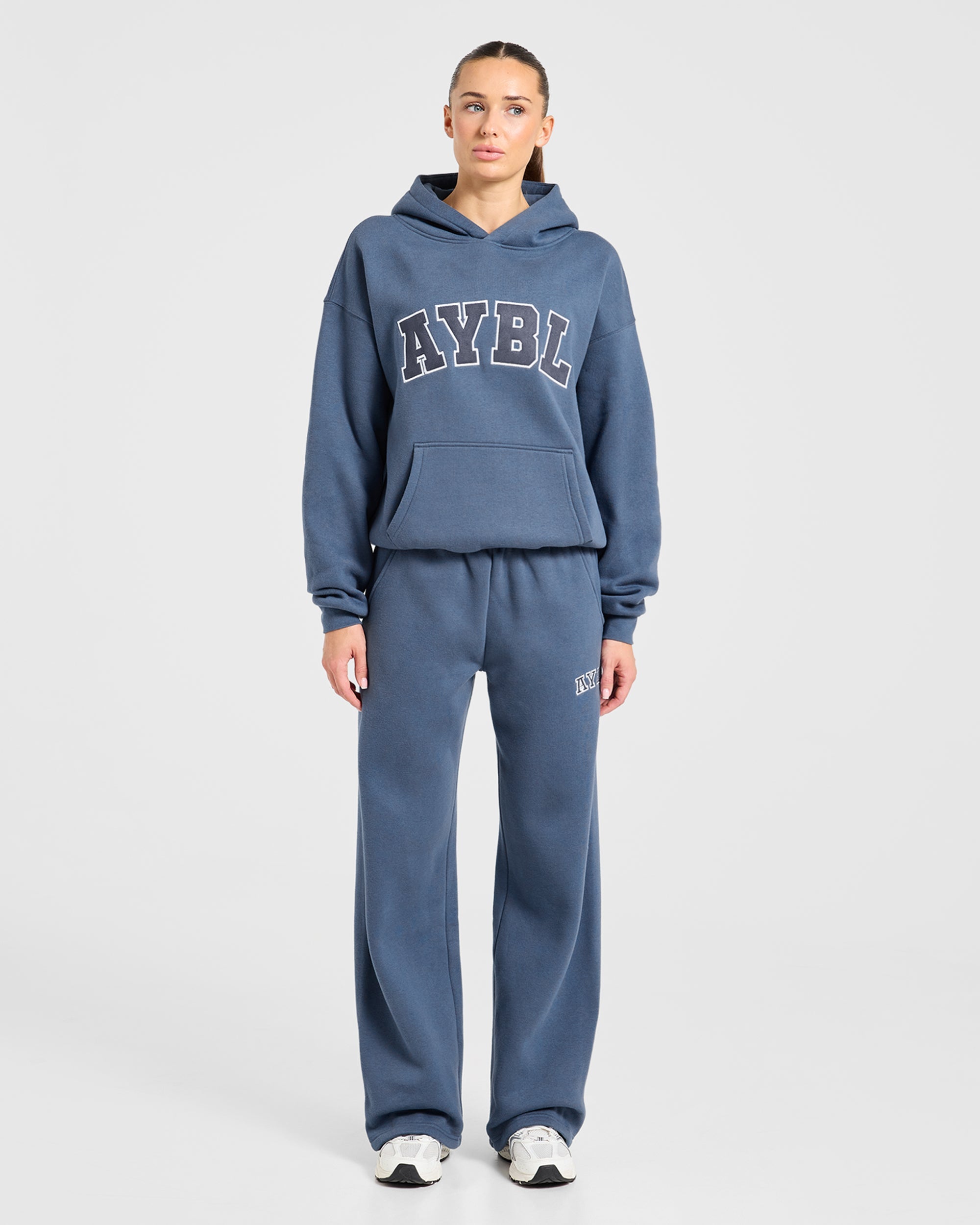 Varsity 2.0 Oversized Straight Leg Joggers - Denim Blau
