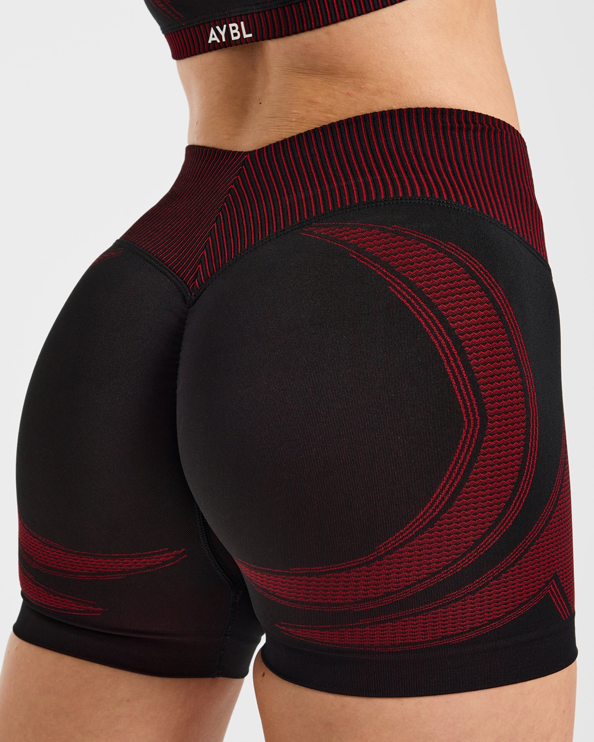 Charge Seamless Shorts - Schwarz/Rot