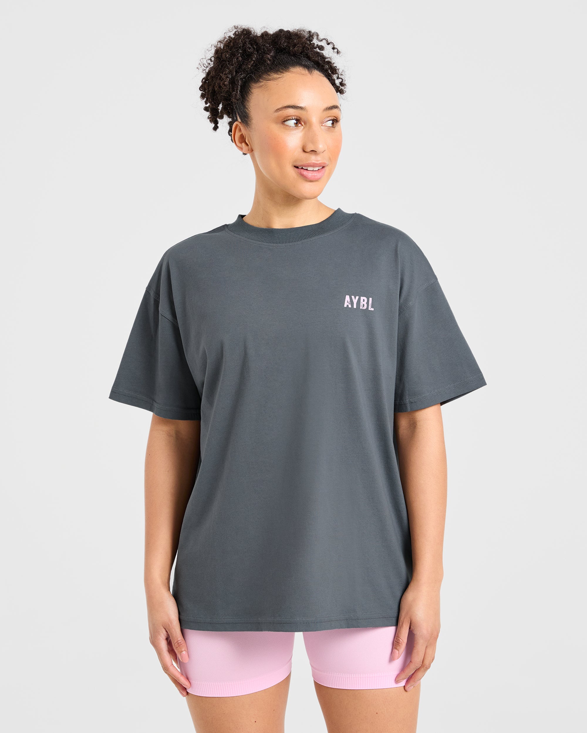 Sculpting Season Oversized T Shirt - Grau/Rosa