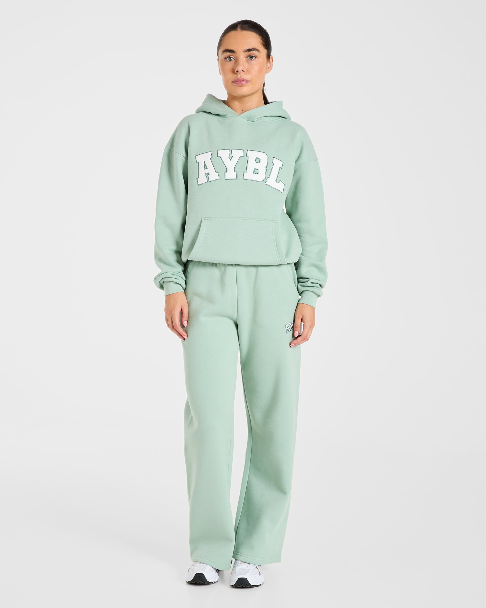 Varsity 2.0 Oversized Straight Leg Joggers - Sage Grün