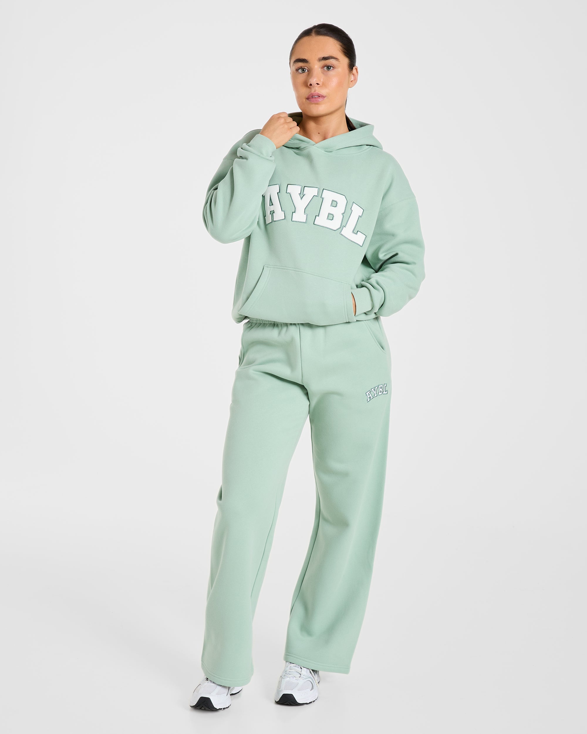 Varsity 2.0 Oversized Straight Leg Joggers - Sage Grün