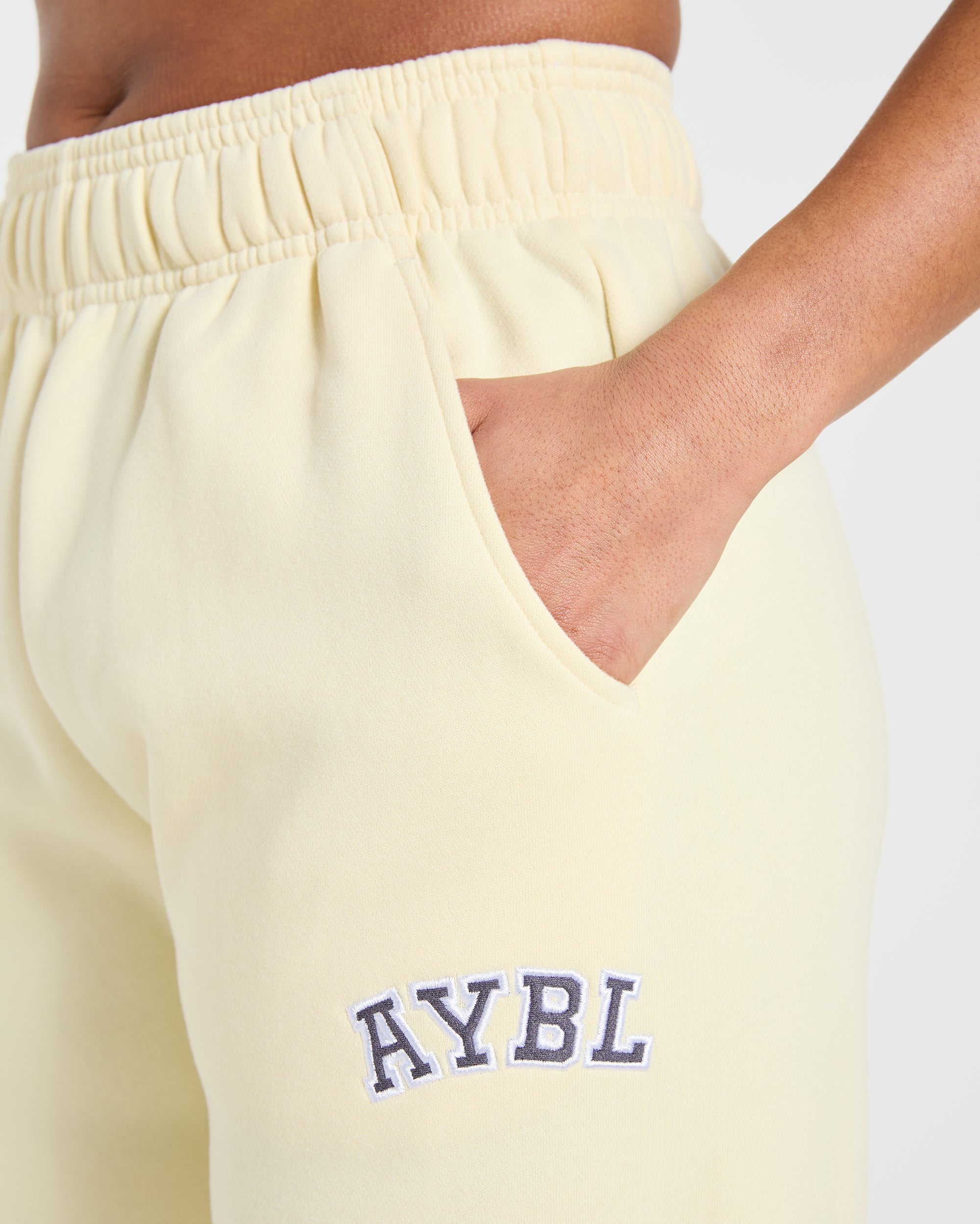 Varsity 2.0 Oversized Straight Leg Joggers - Butter Gelb