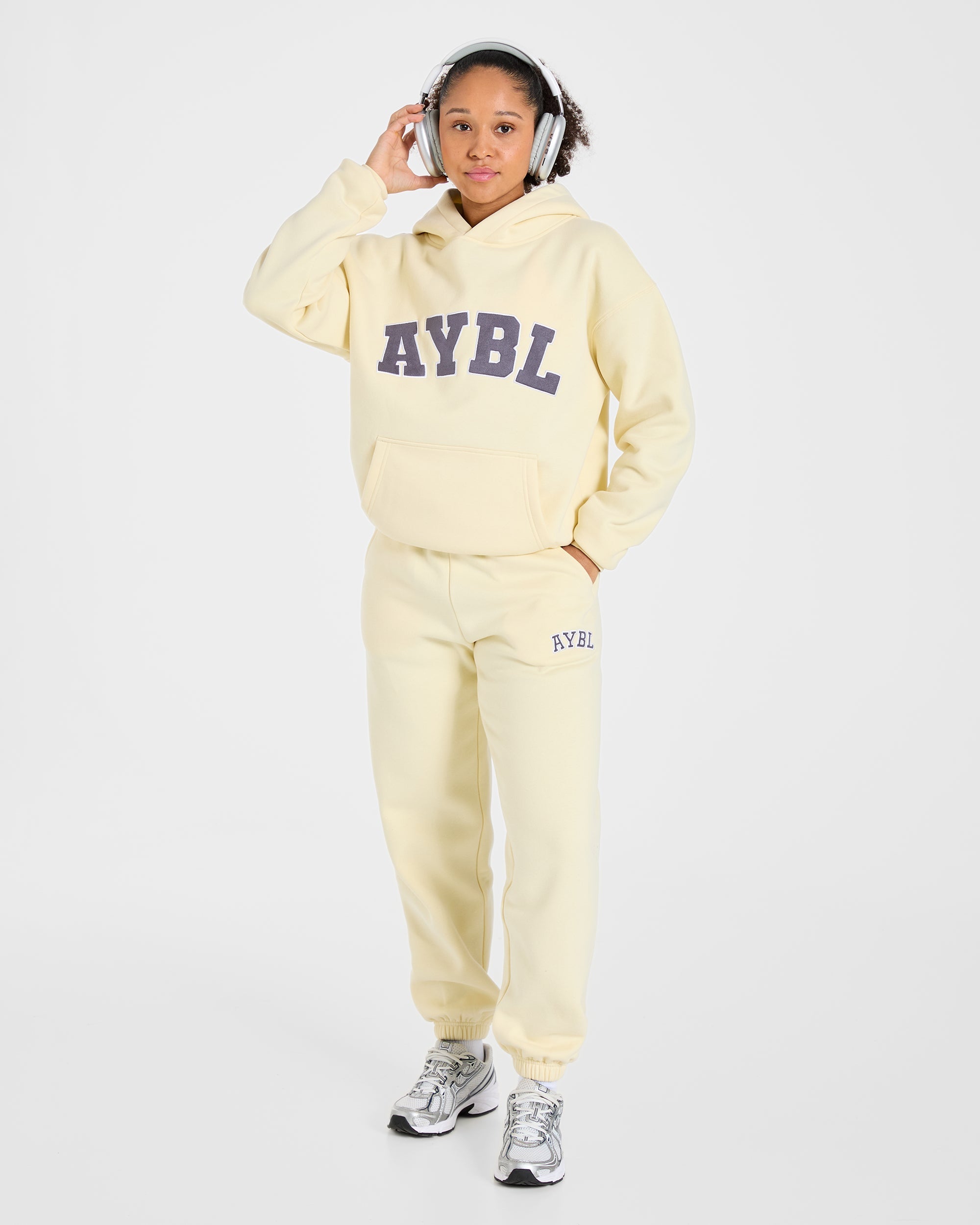 Varsity 2.0 Oversized Joggers - Butter Gelb