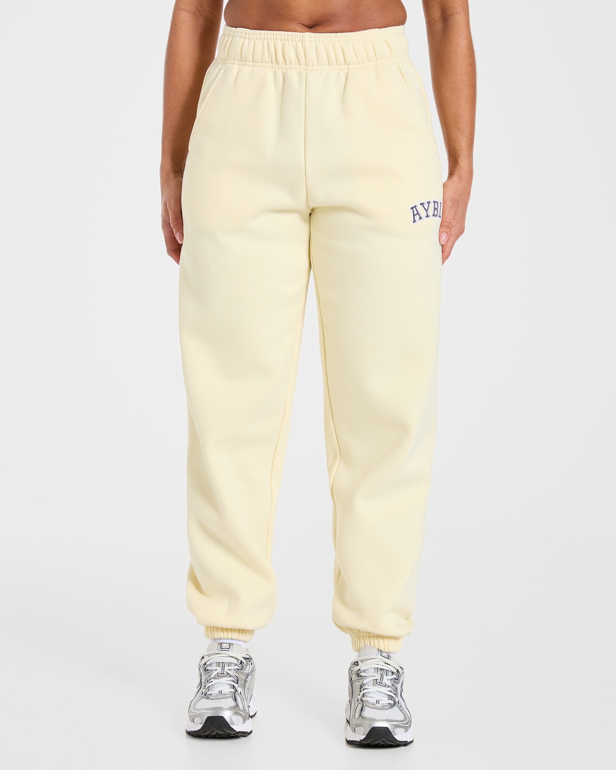 Varsity 2.0 Oversized Joggers - Butter Gelb