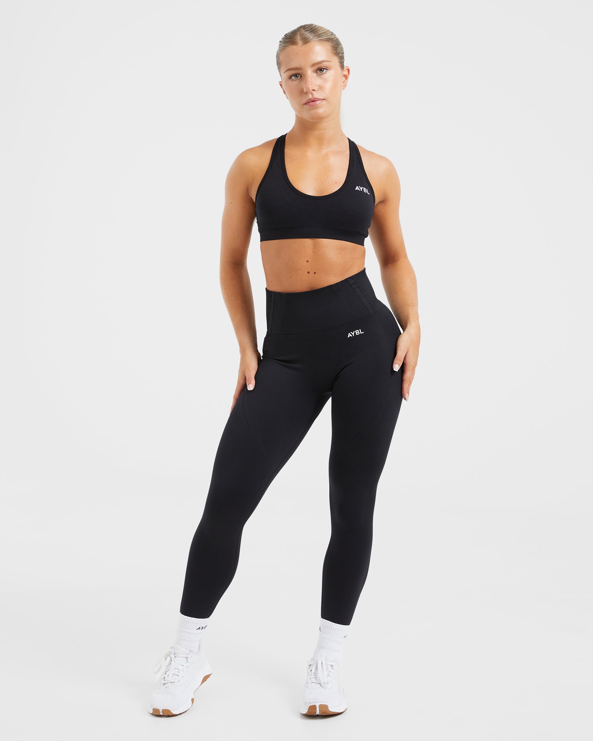 Essential Seamless Racer Back Sports Bra - Schwarz