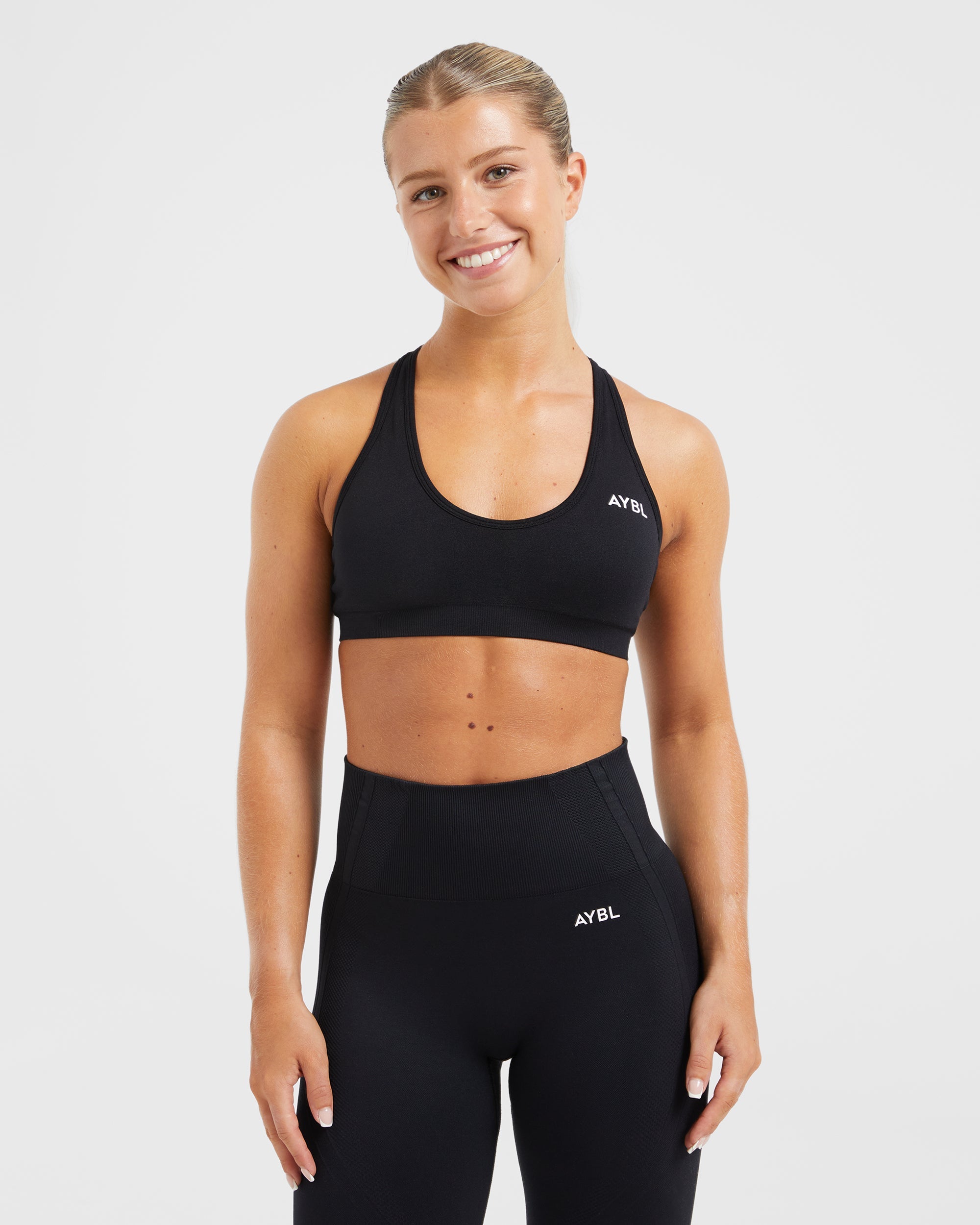 Essential Seamless Racer Back Sports Bra - Schwarz