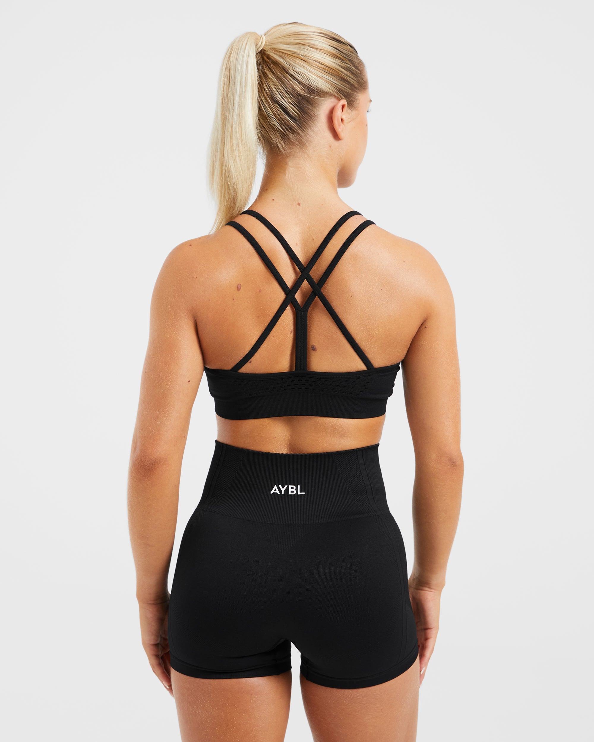 Essential Seamless Strappy Sports Bra - Schwarz