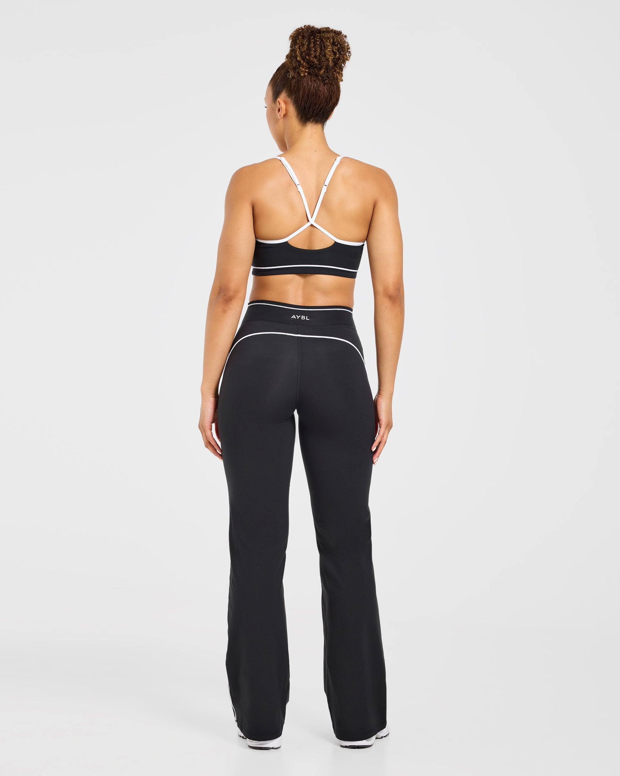 Form Flared Leggings - Schwarz
