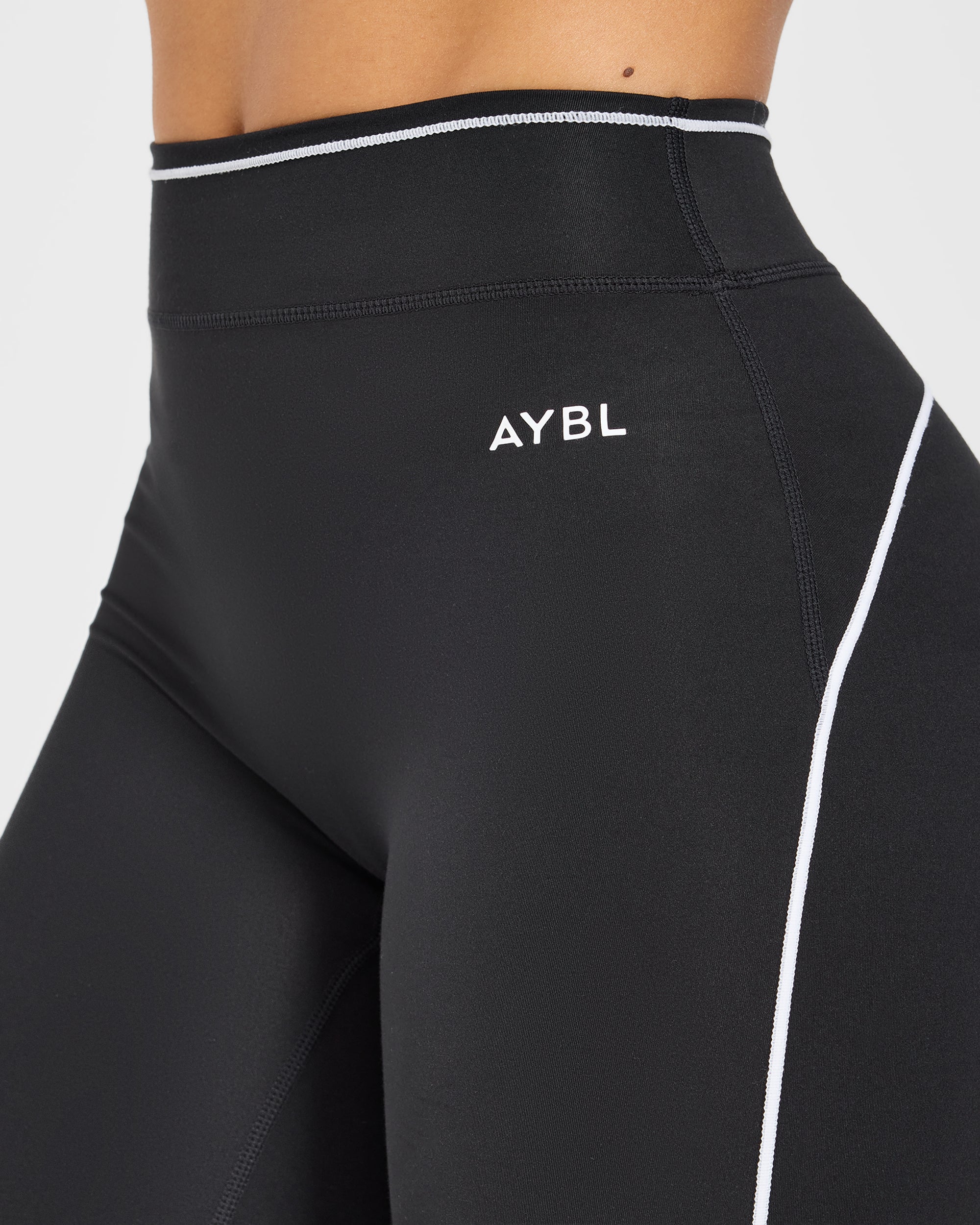 Form Flared Leggings - Schwarz
