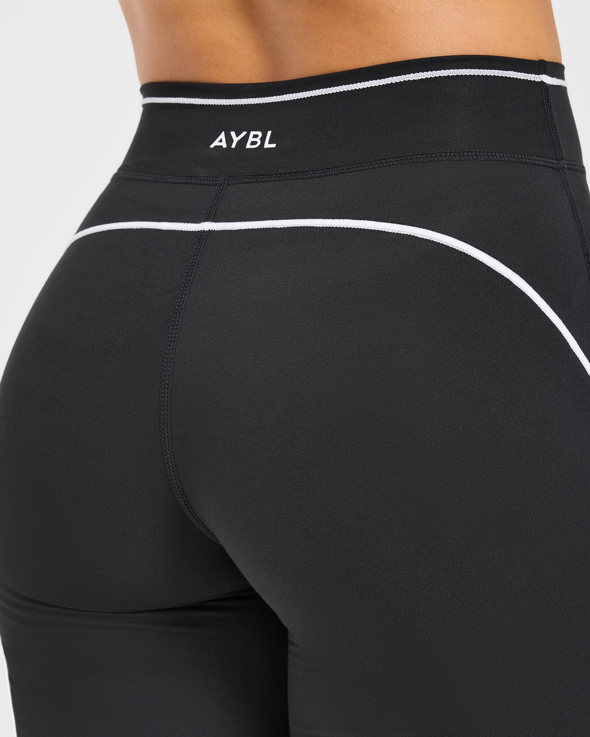 Form Flared Leggings - Schwarz