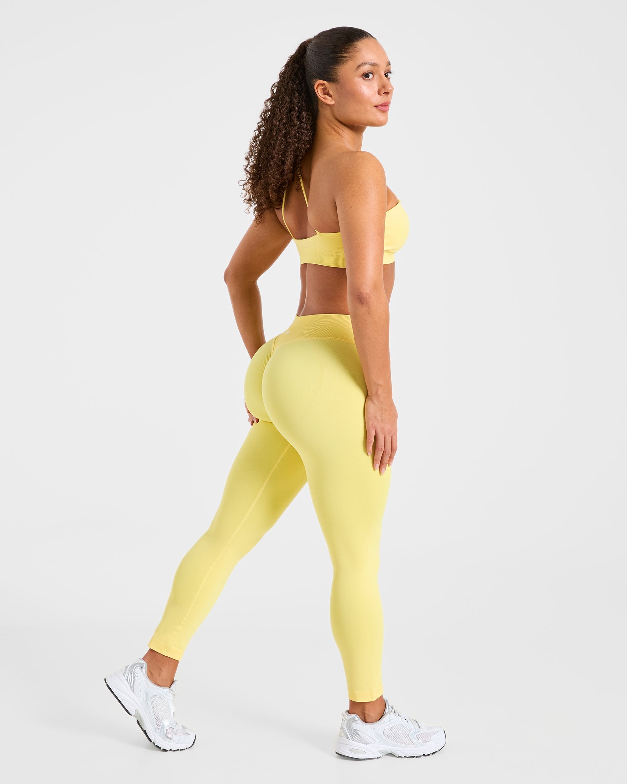 Enhance Seamless One Shoulder Sports Bra - Bright Gelb