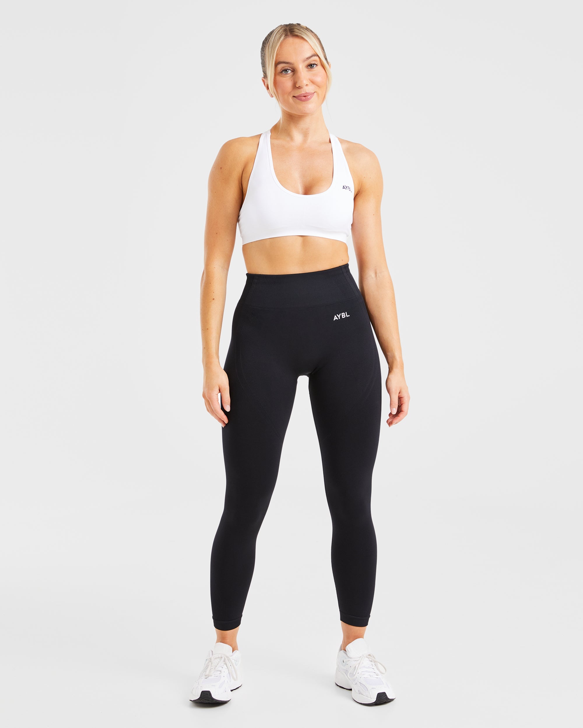 Essential Seamless Racer Back Sports Bra - Weiß