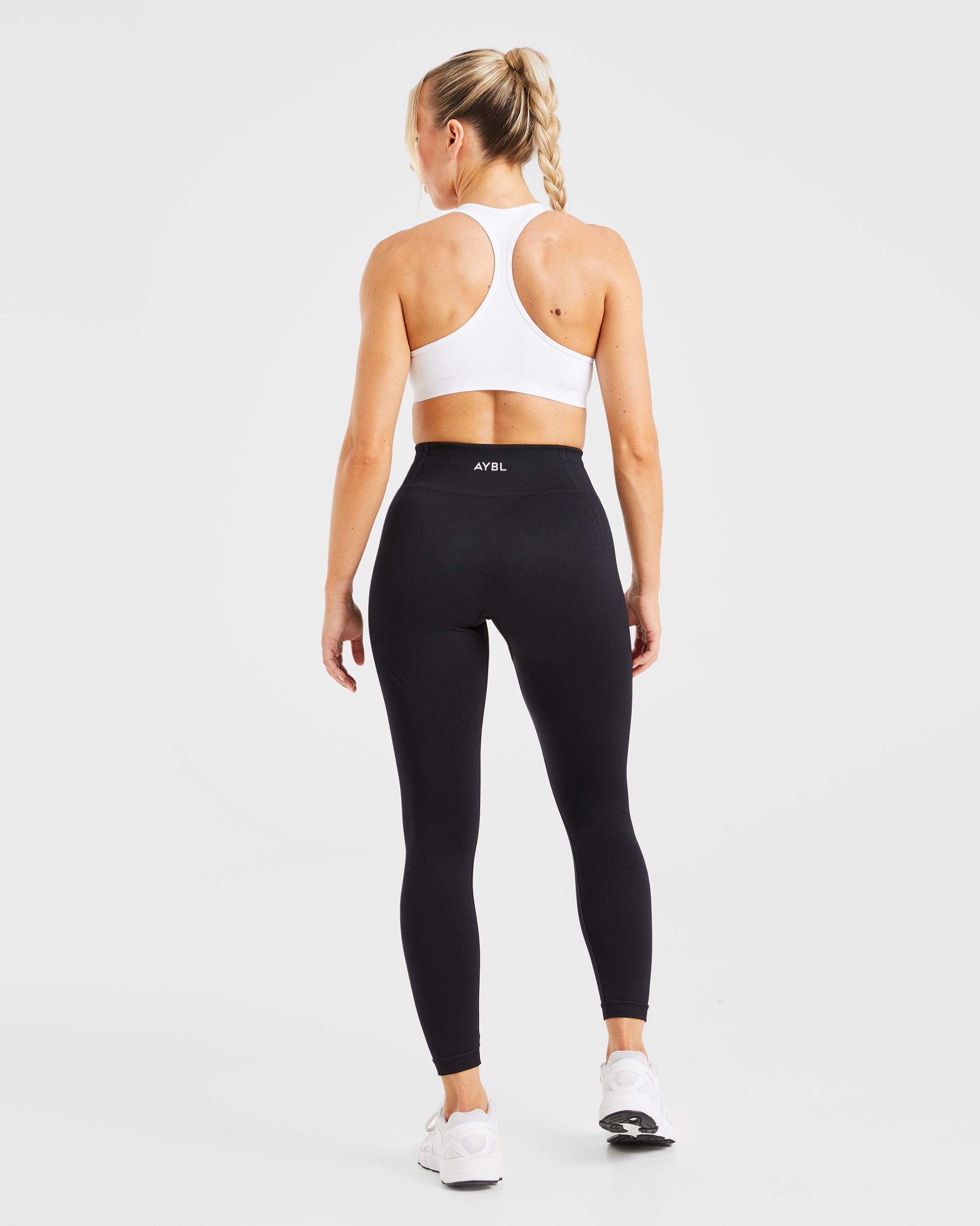 Essential Seamless Racer Back Sports Bra - Weiß