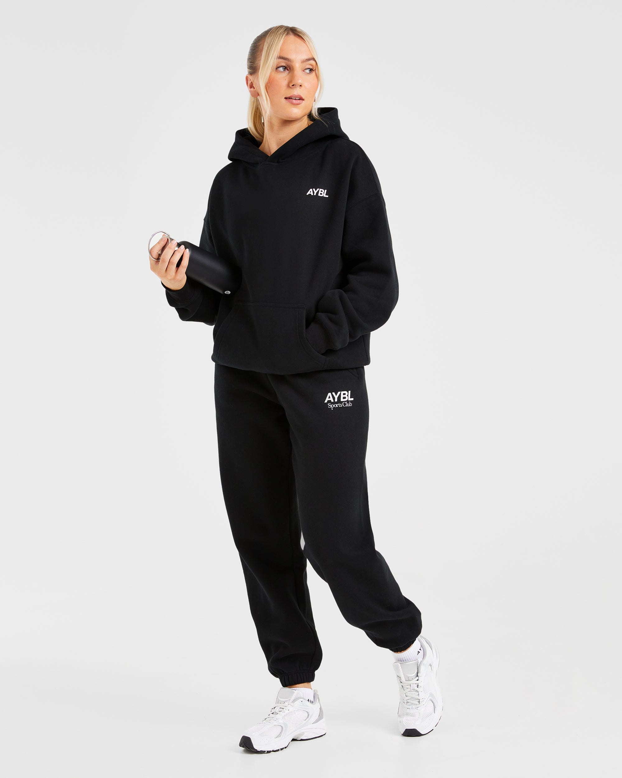 AYBL Sports Club Oversized Joggers - Schwarz/Weiß