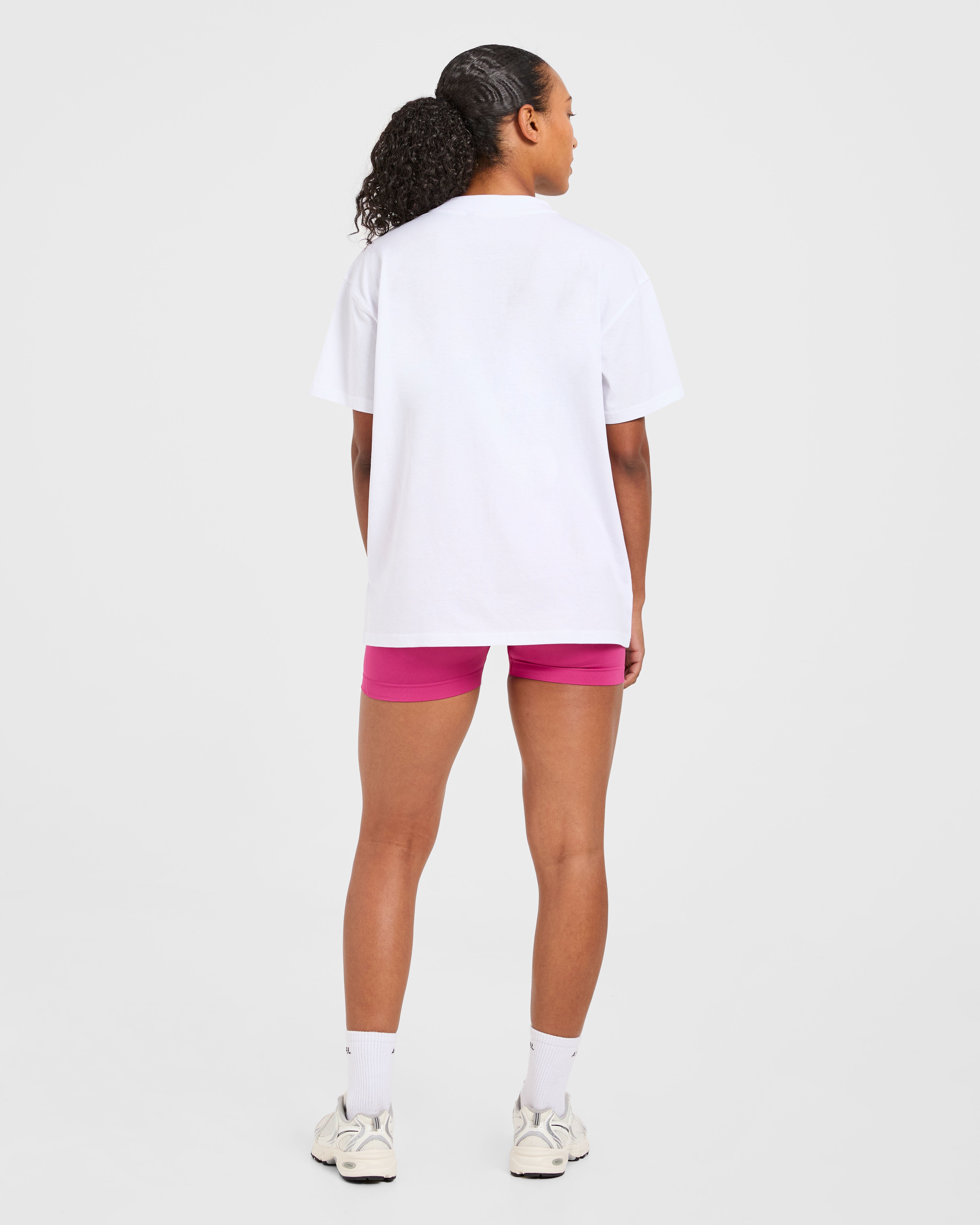 Sports Club Gothic Oversized T Shirt - Weiß/Rosa