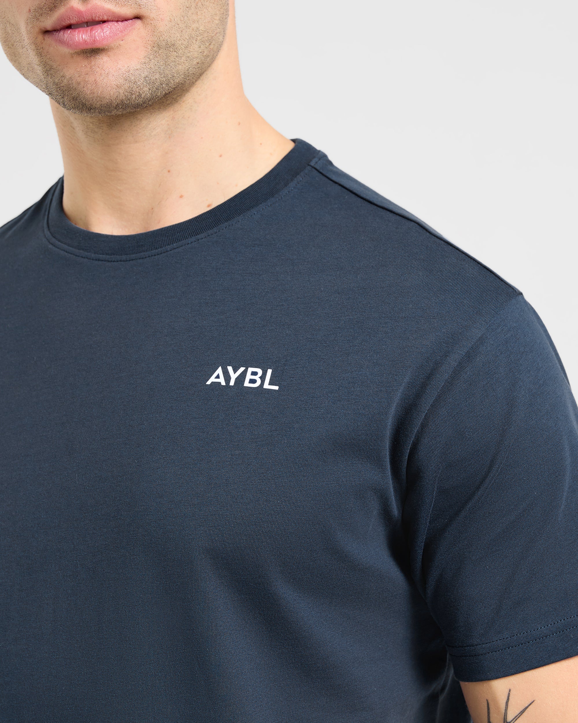 Essential T Shirt - Navy Blau