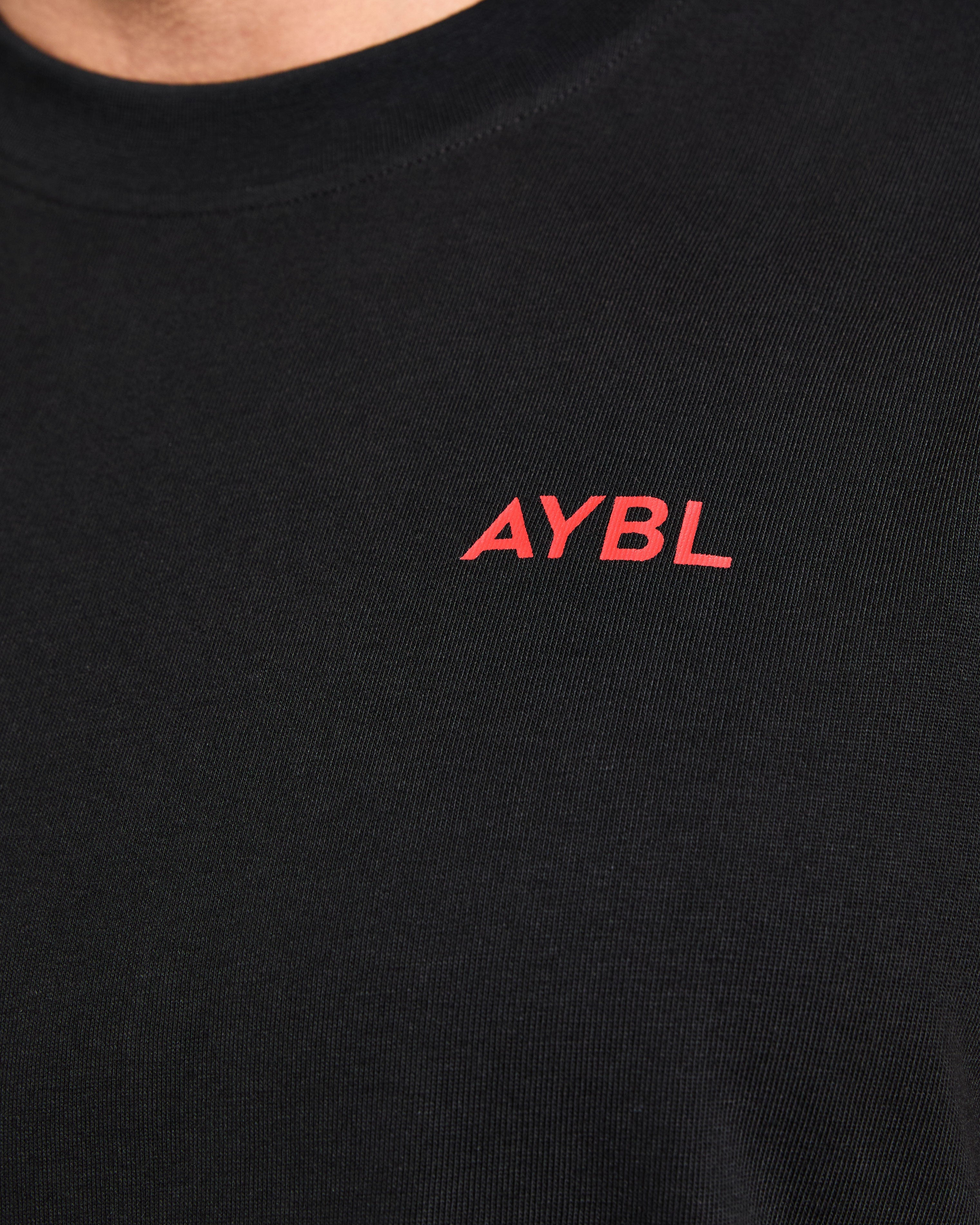 Essential Oversized Graphic Tank - Schwarz/Rot