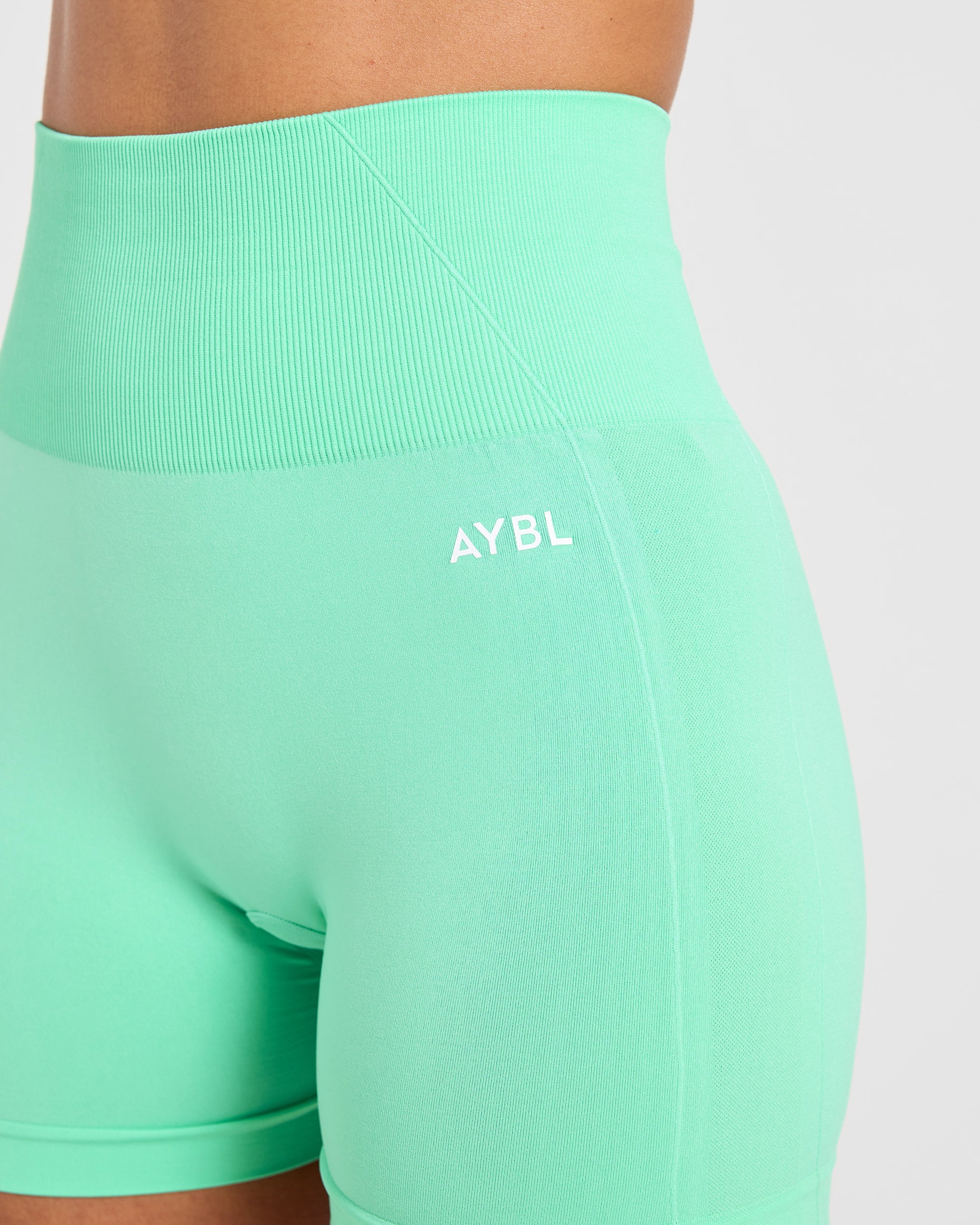 Empower Seamless Shorts - Spring Grün