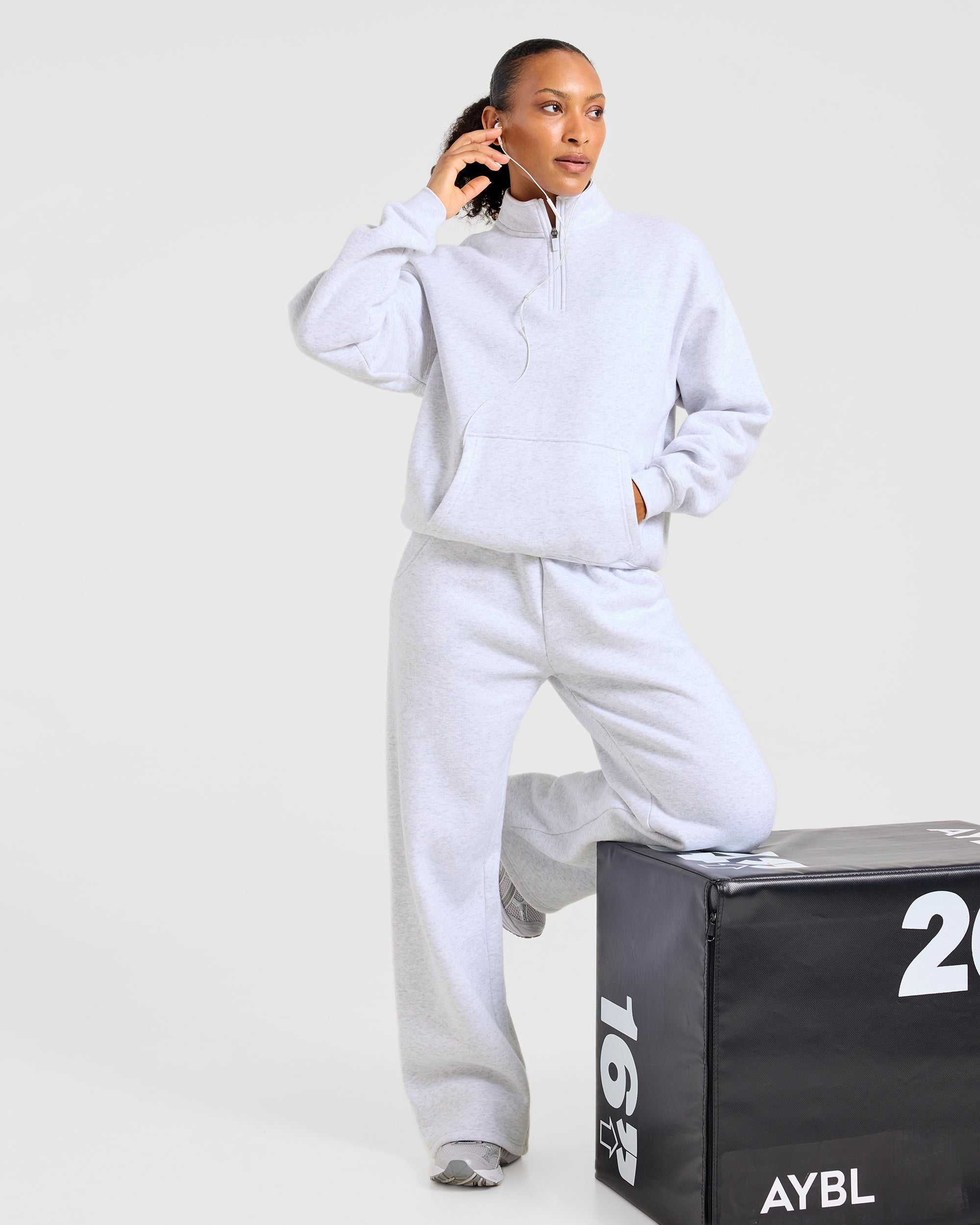 AYBL Sports 18 Oversized Straight Leg Joggers - Heather Grau