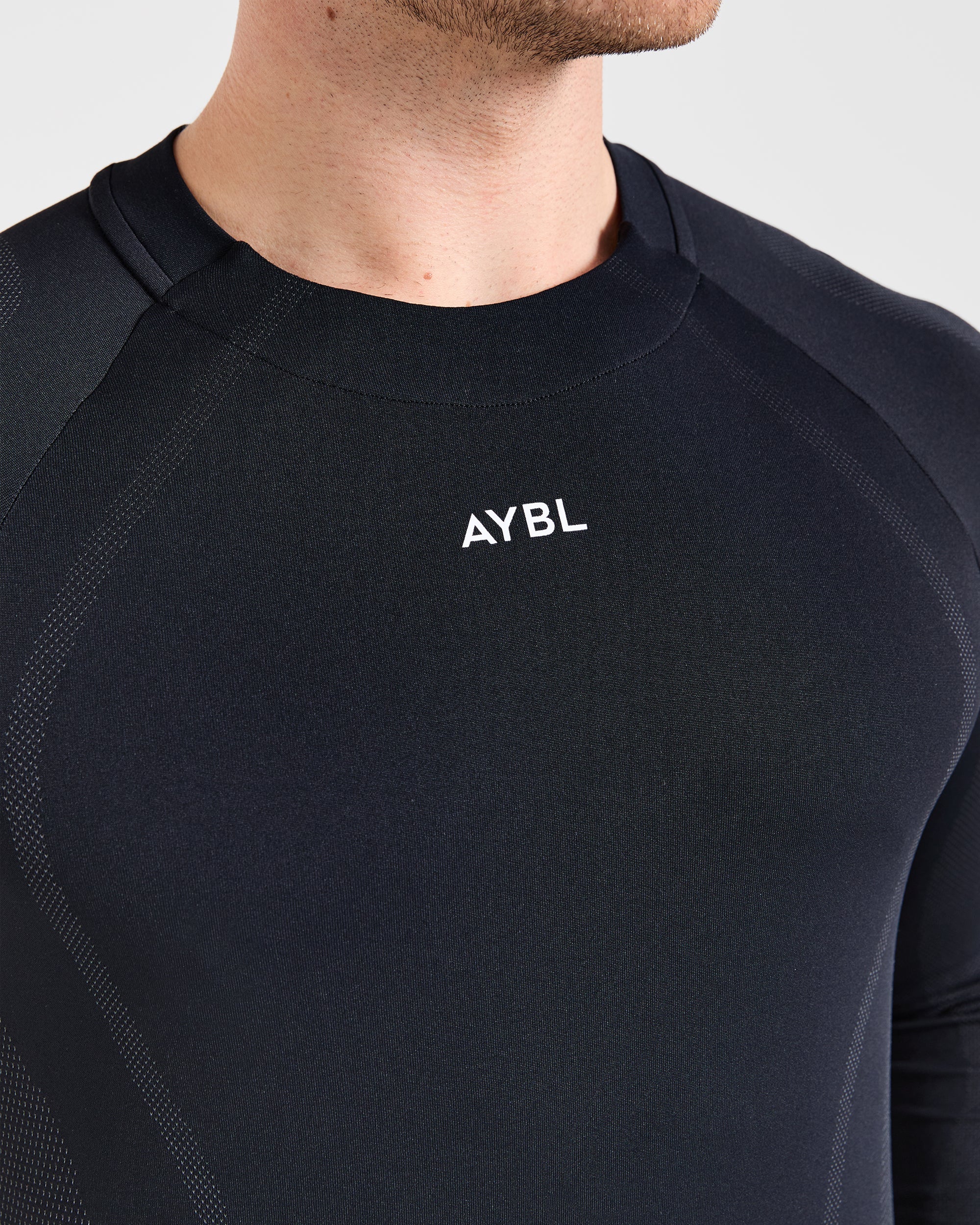 Attain Seamless Long Sleeve T Shirt - Schwarz