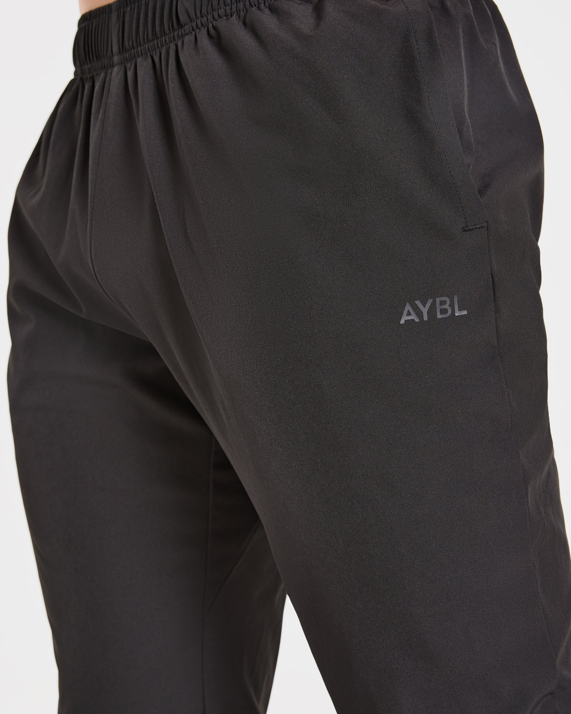 Ascend Woven Joggers - Schwarz