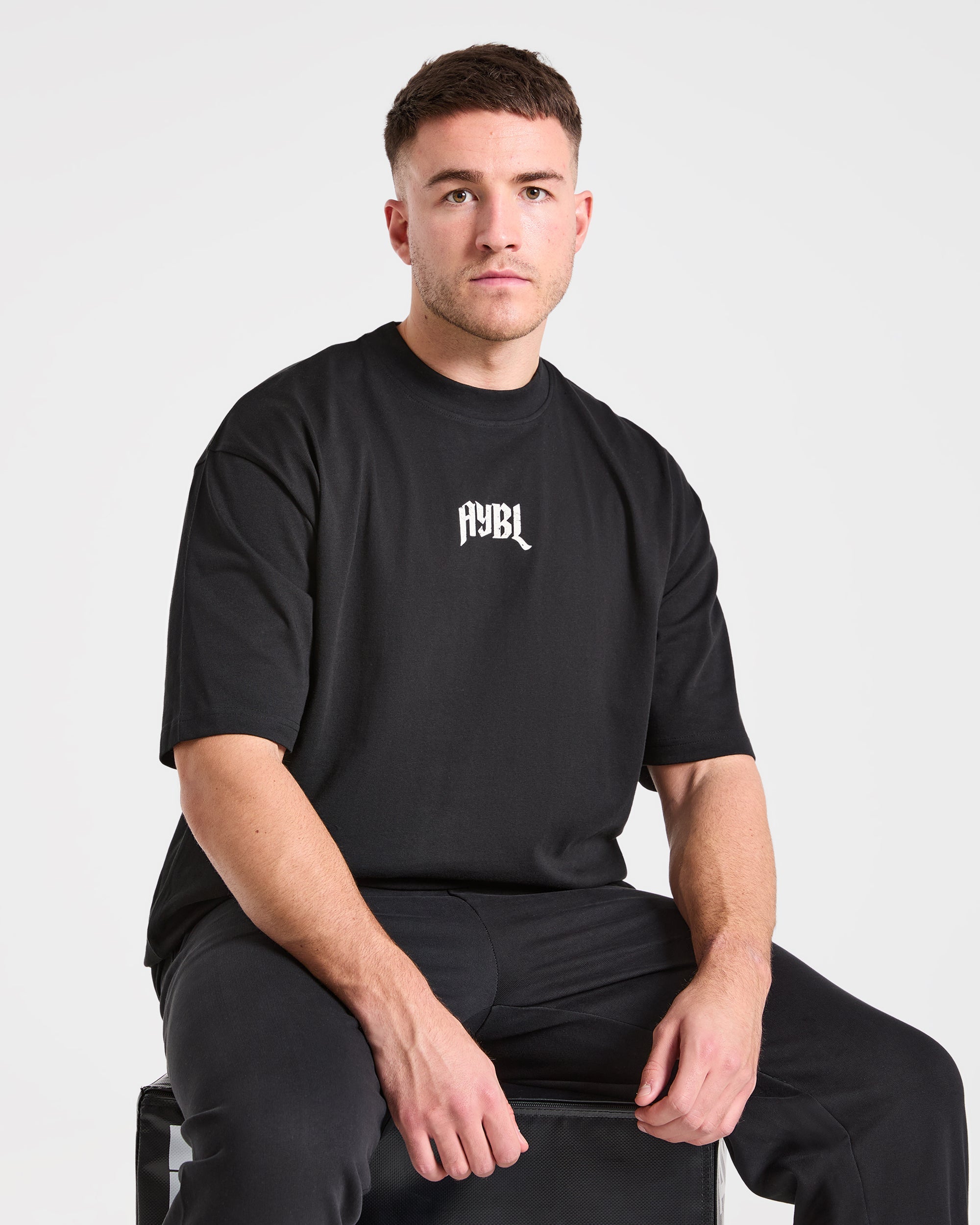 Heavy Lifting Gothic Oversized T Shirt - Schwarz/Off Weiß