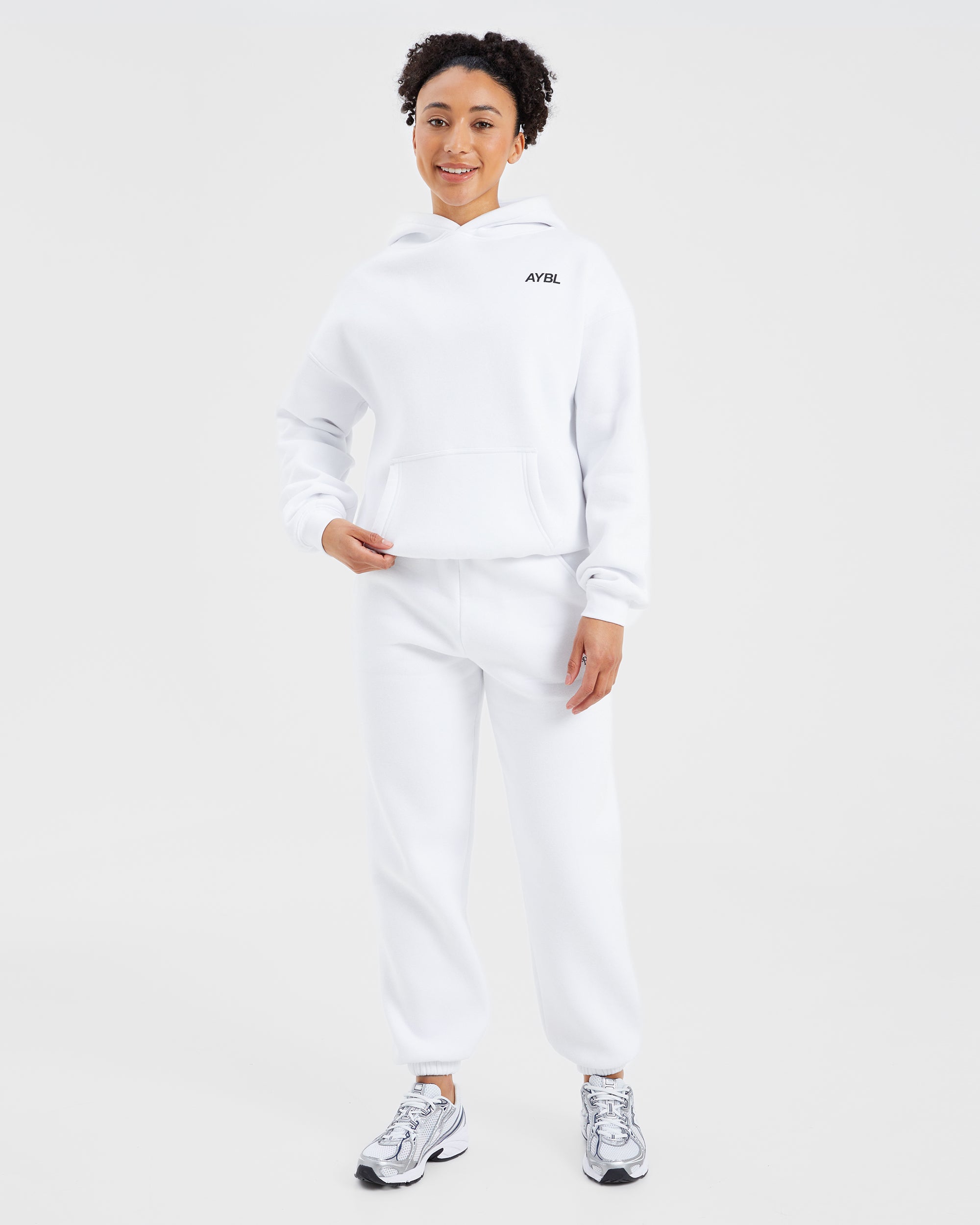 AYBL Sports Club Oversized Joggers - Weiß