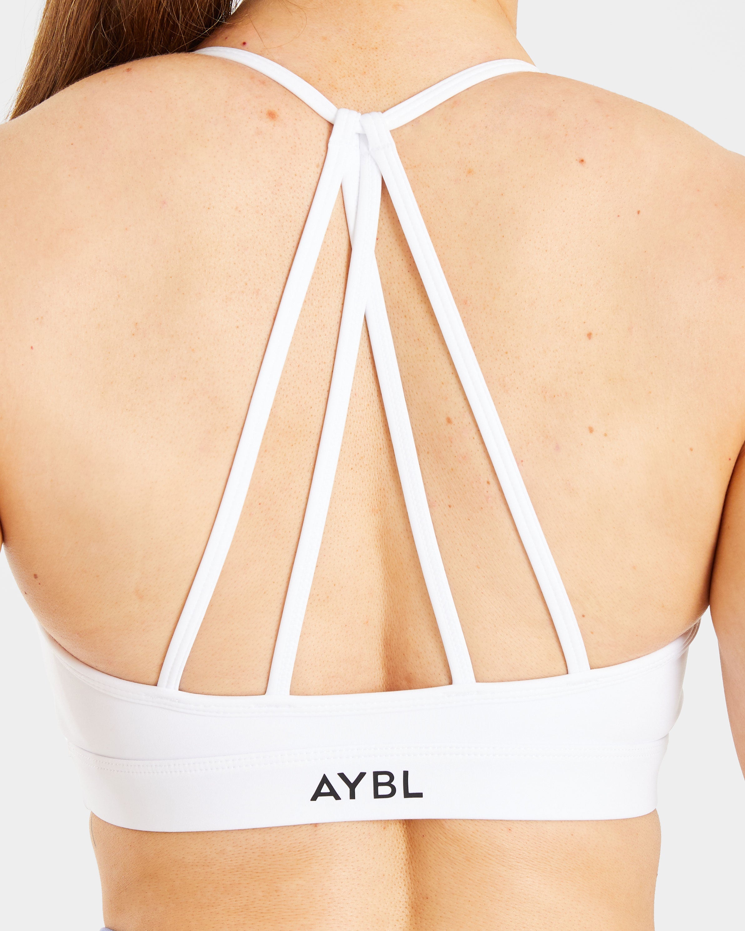 Essential V Neck Strappy Sports Bra - Weiß