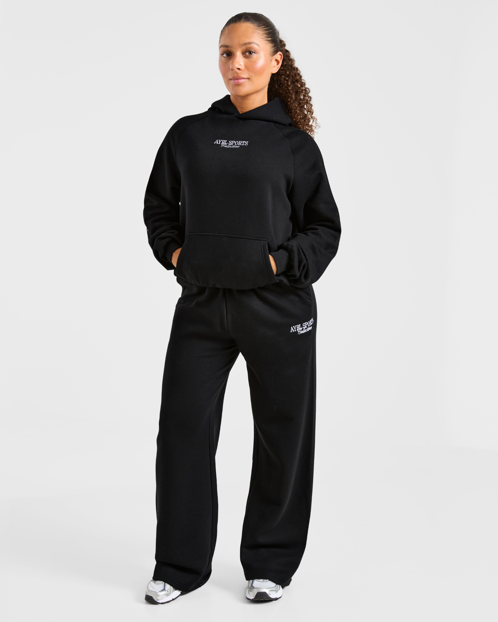 Sports Collective Oversized Straight Leg Joggers - Schwarz