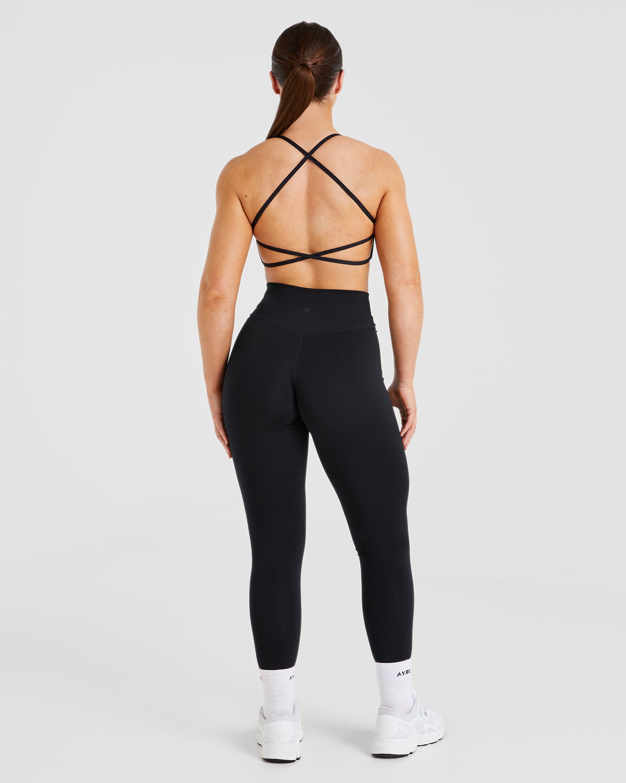 Essential Crossback Sports Bra - Schwarz