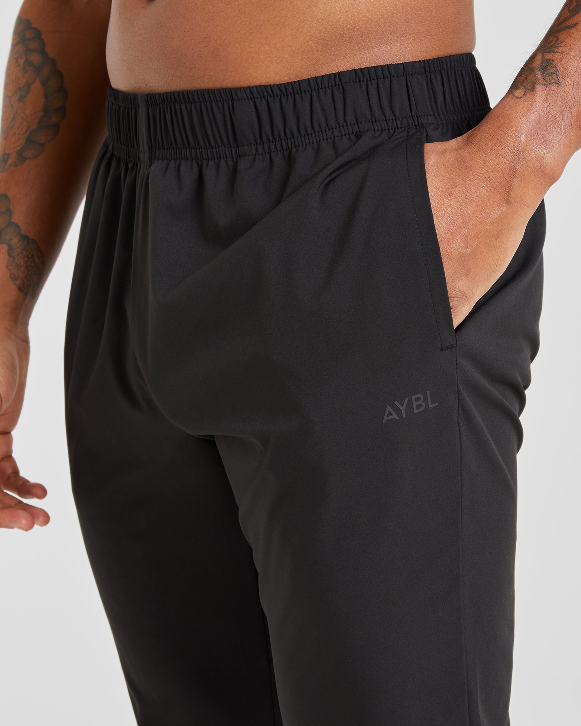 Ascend Woven Joggers - Schwarz