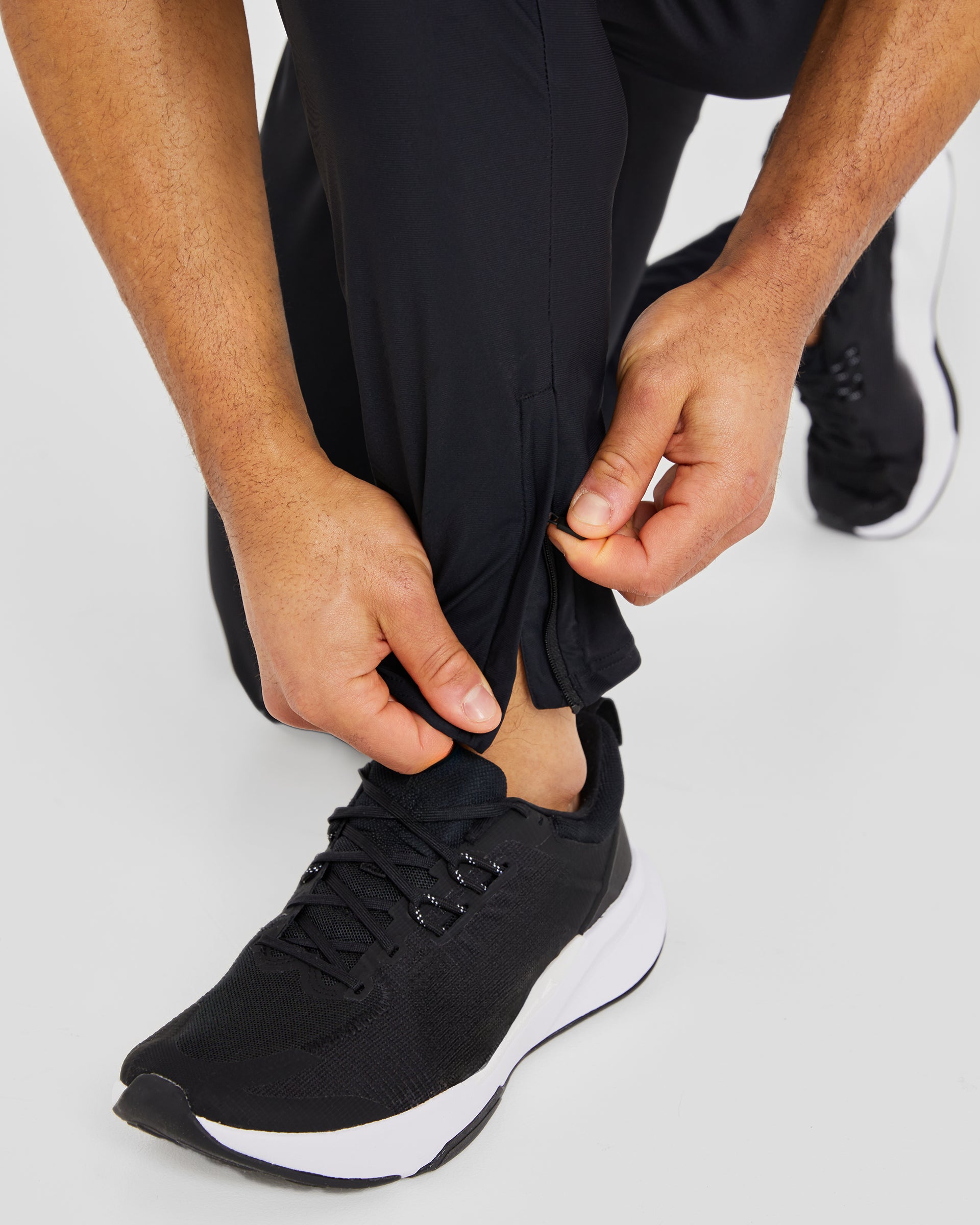 Ascend Zip Joggers - Schwarz