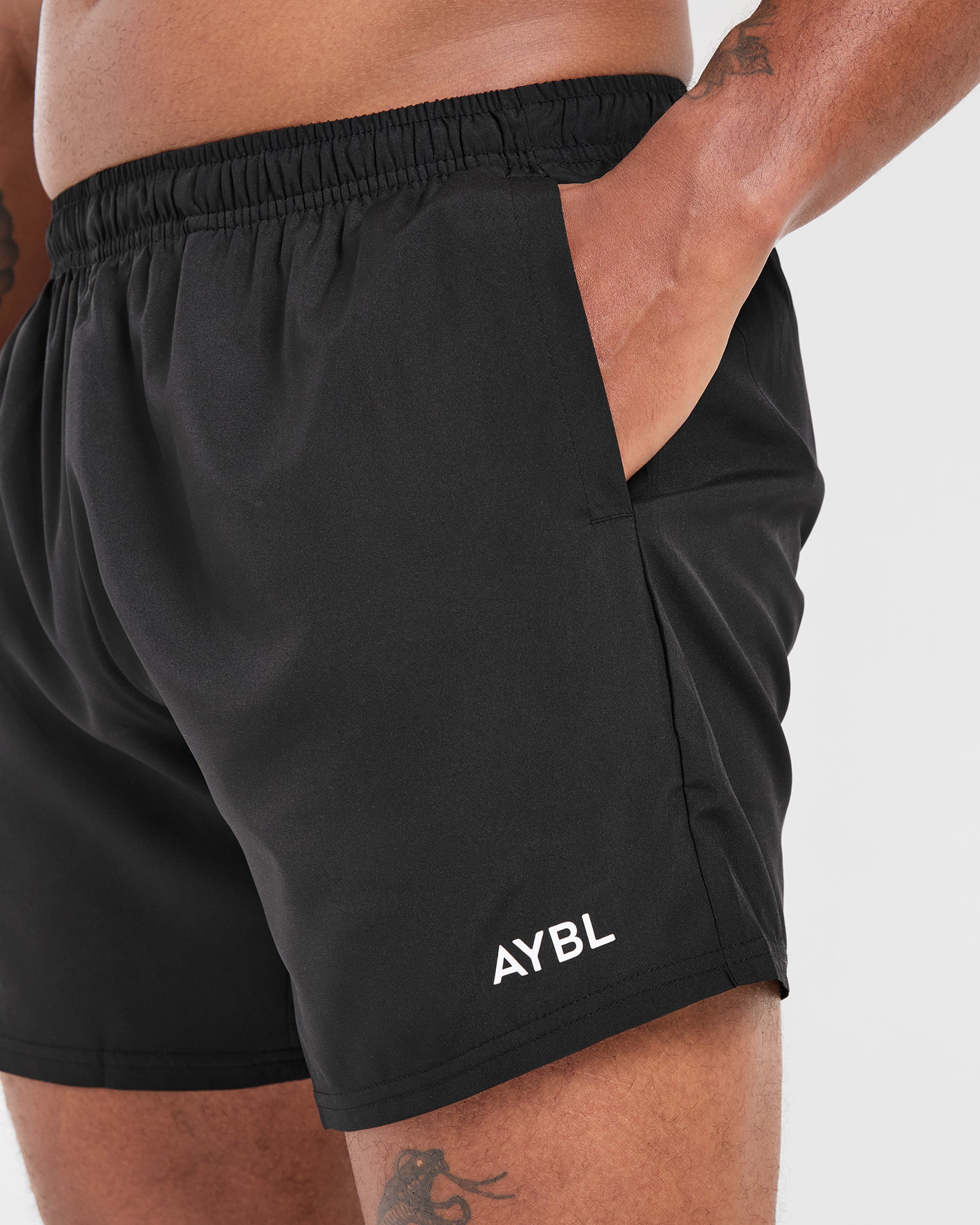 Core 5" Shorts - Schwarz