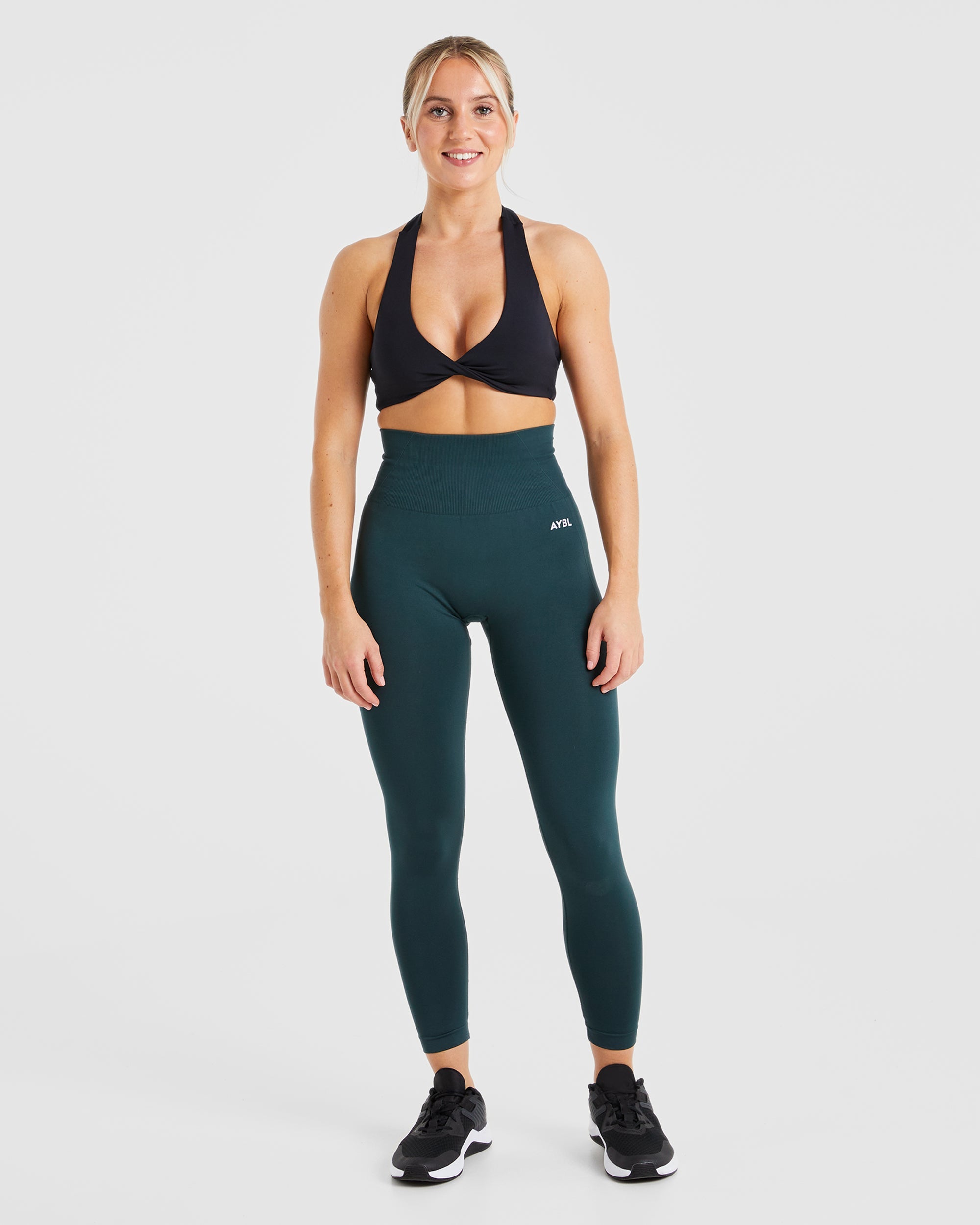 Essential Halterneck Sports Bra - Schwarz