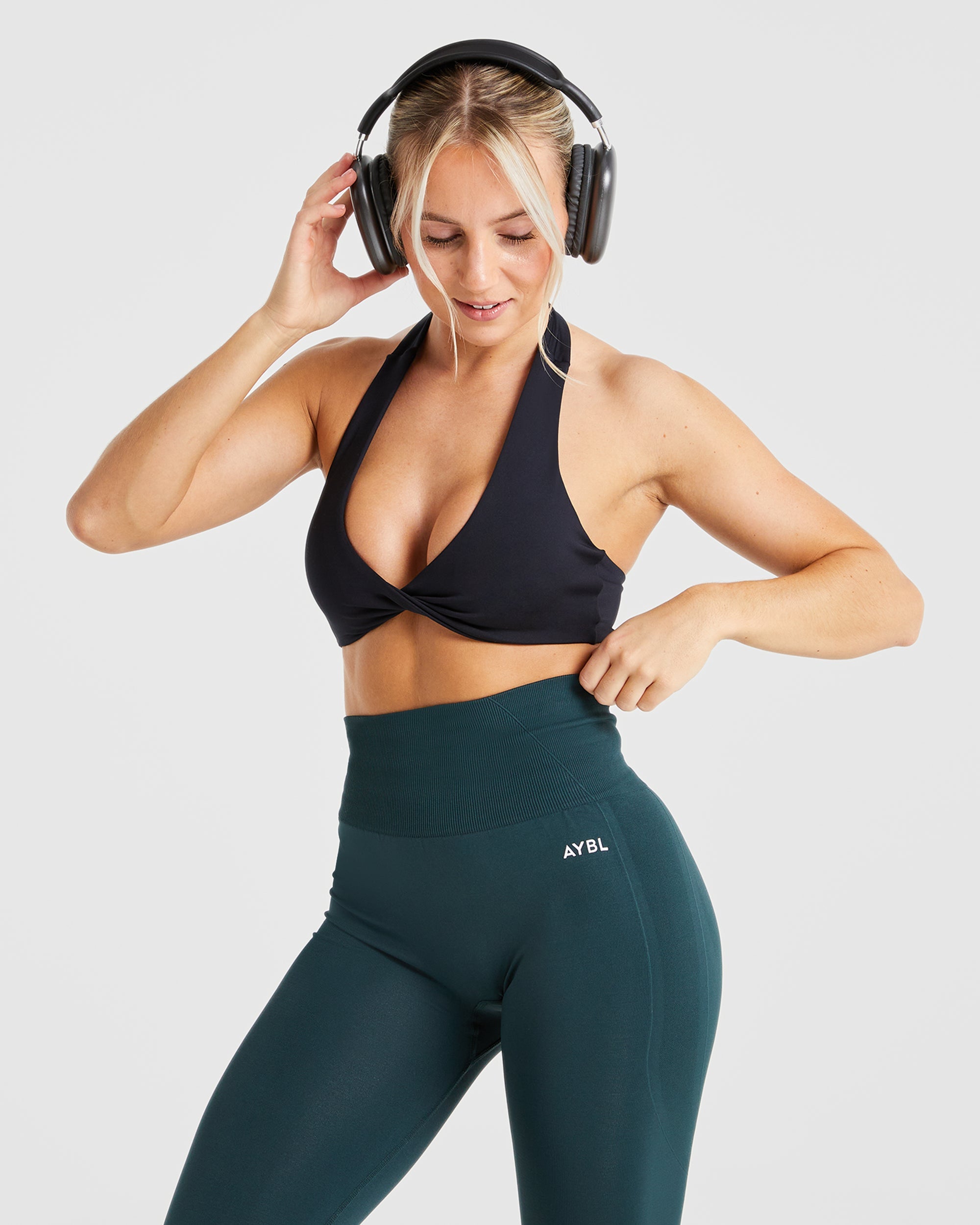 Essential Halterneck Sports Bra - Schwarz