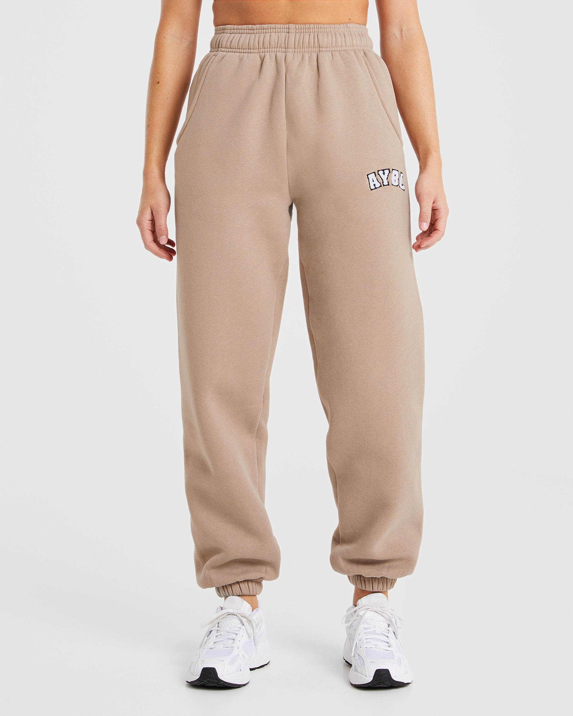 Varsity Oversized Joggers - Latte Braun