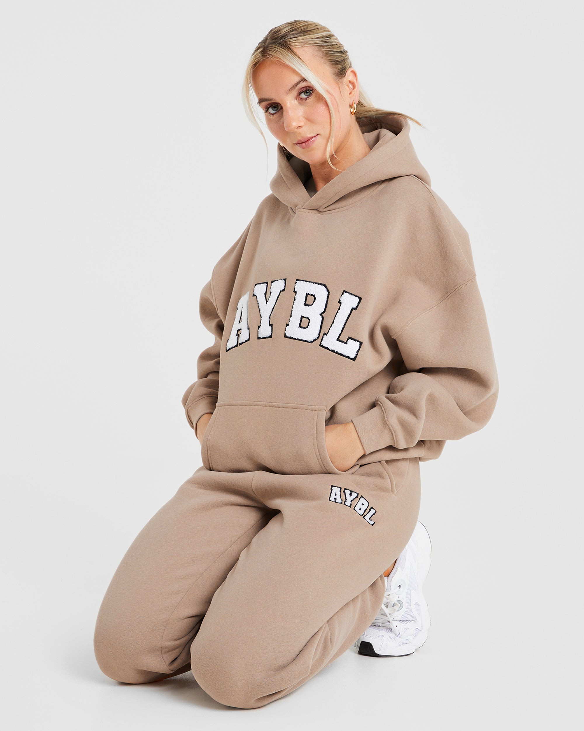 Varsity Oversized Hoodie - Latte Braun