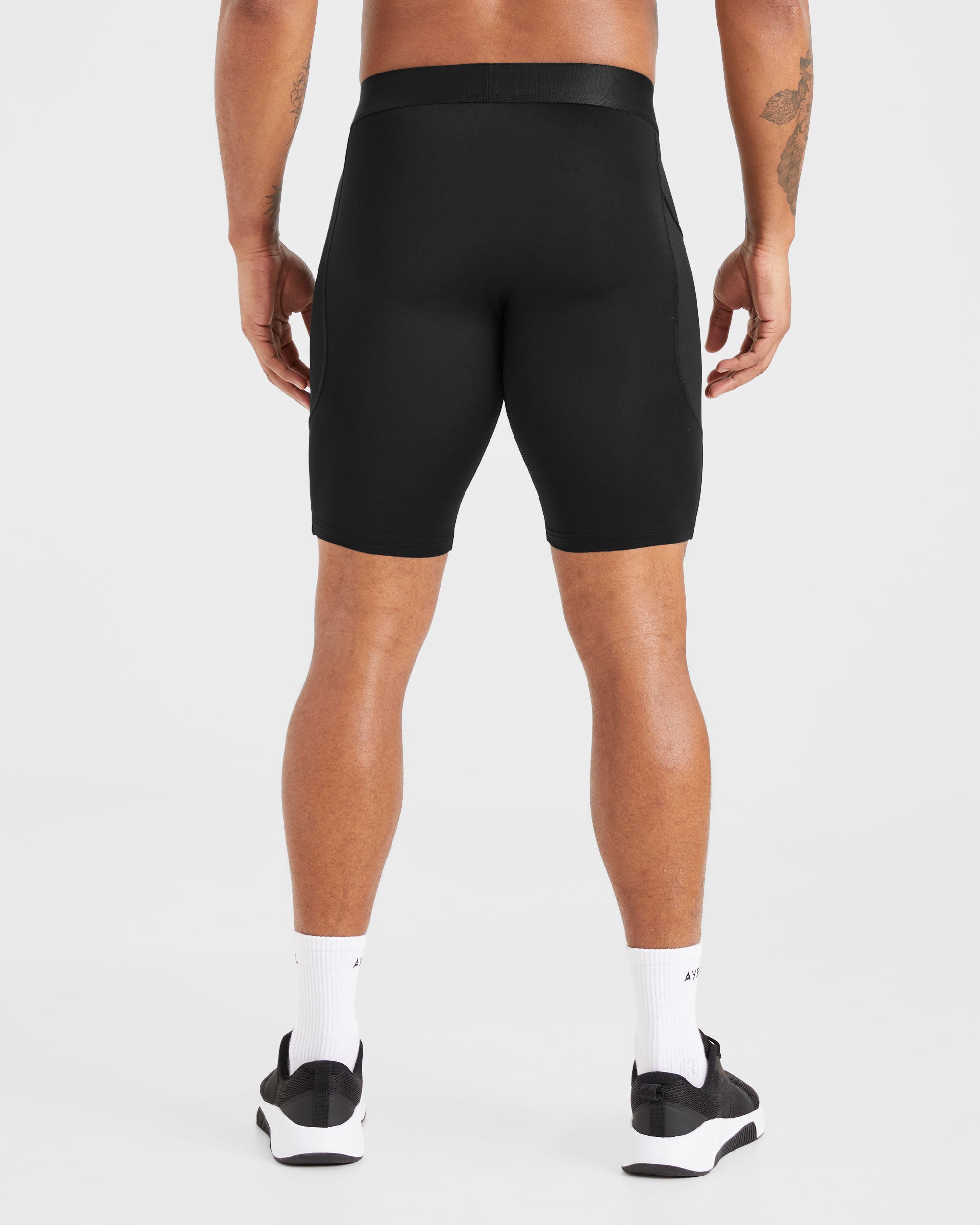 Essential Base Layer Shorts - Schwarz