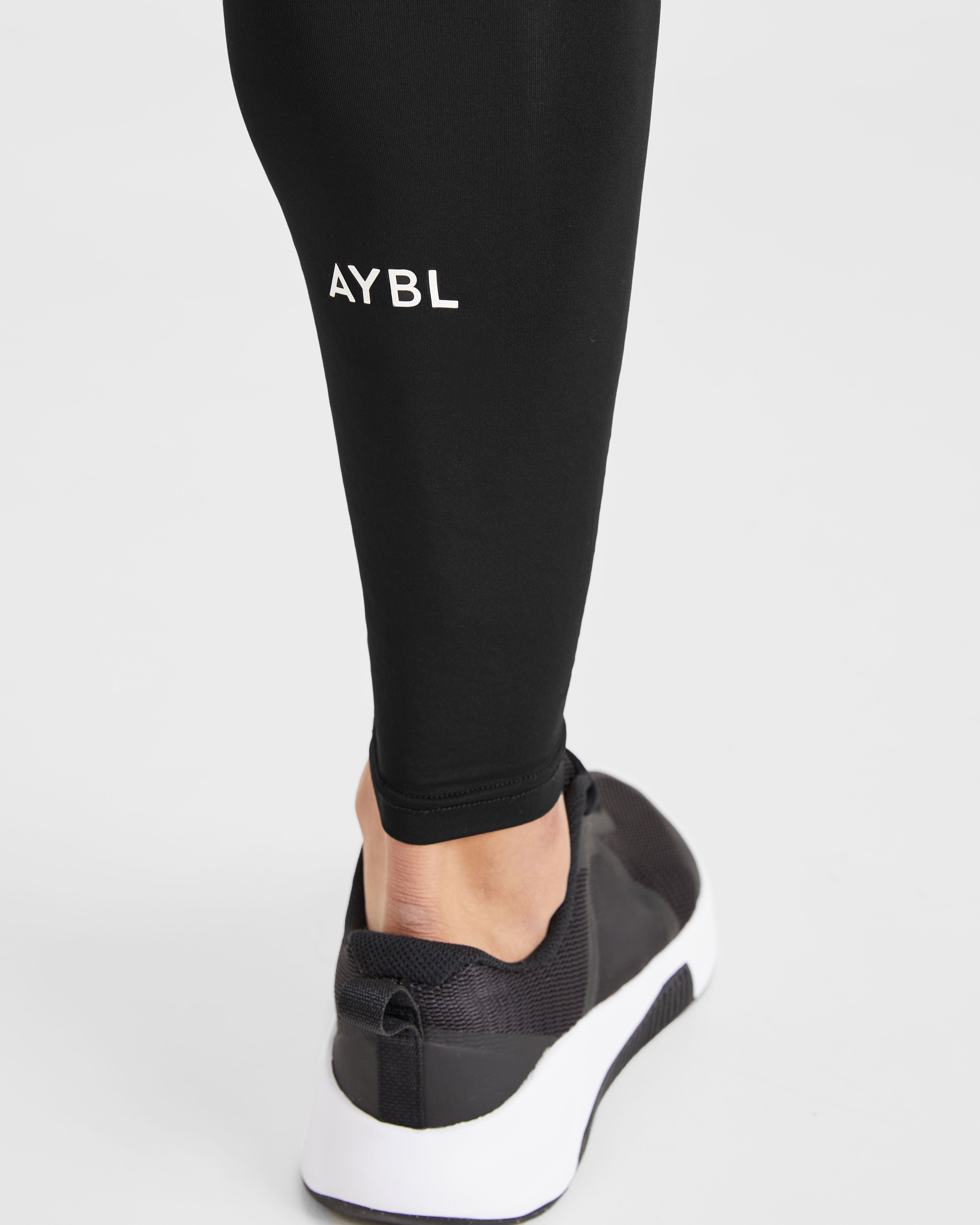 Essential Base Layer Leggings - Schwarz
