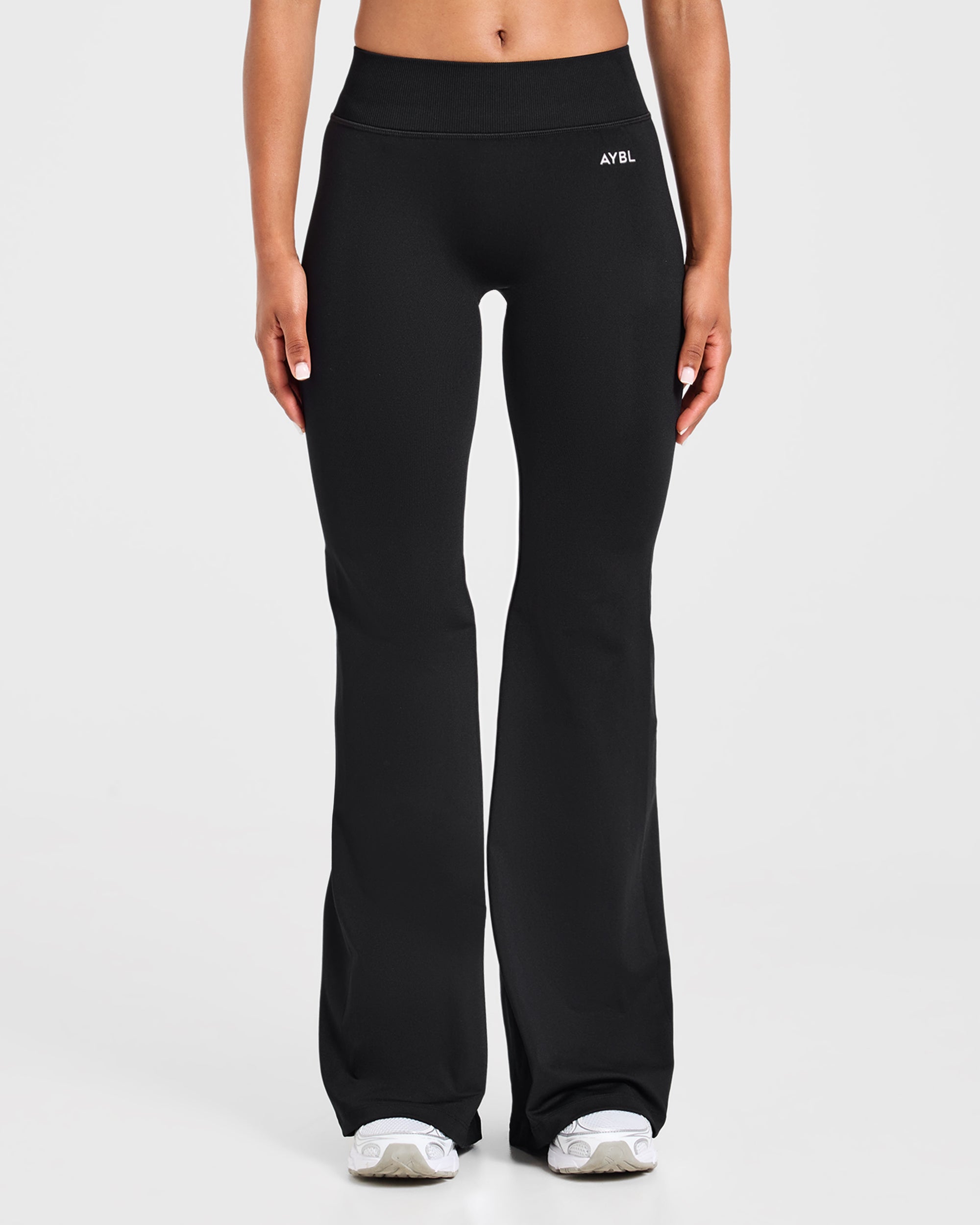 Enhance Seamless Flared Leggings - Schwarz